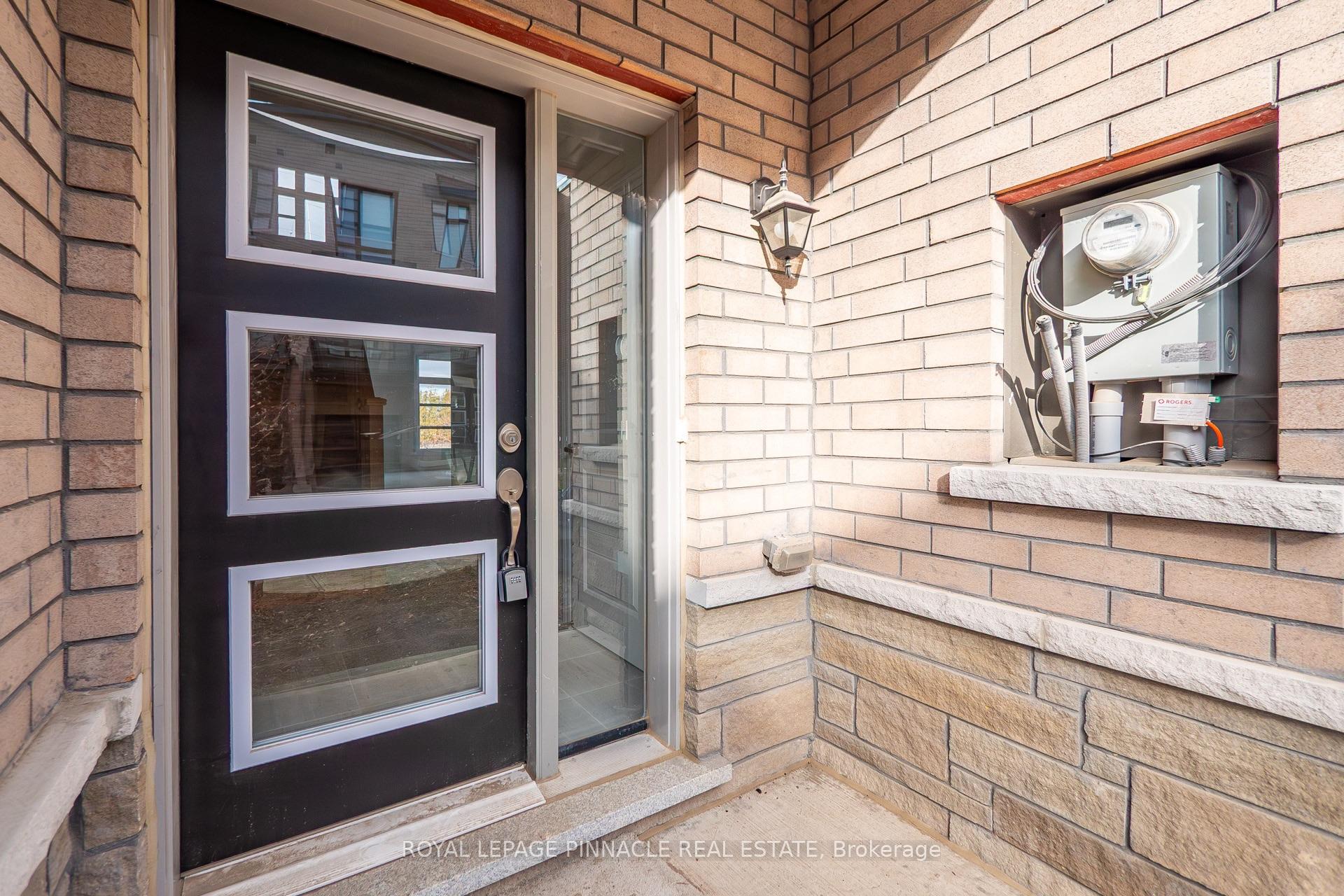 Photo 3 of 69 Inverary Crescent, Vaughan, Kleinburg — HOMEH