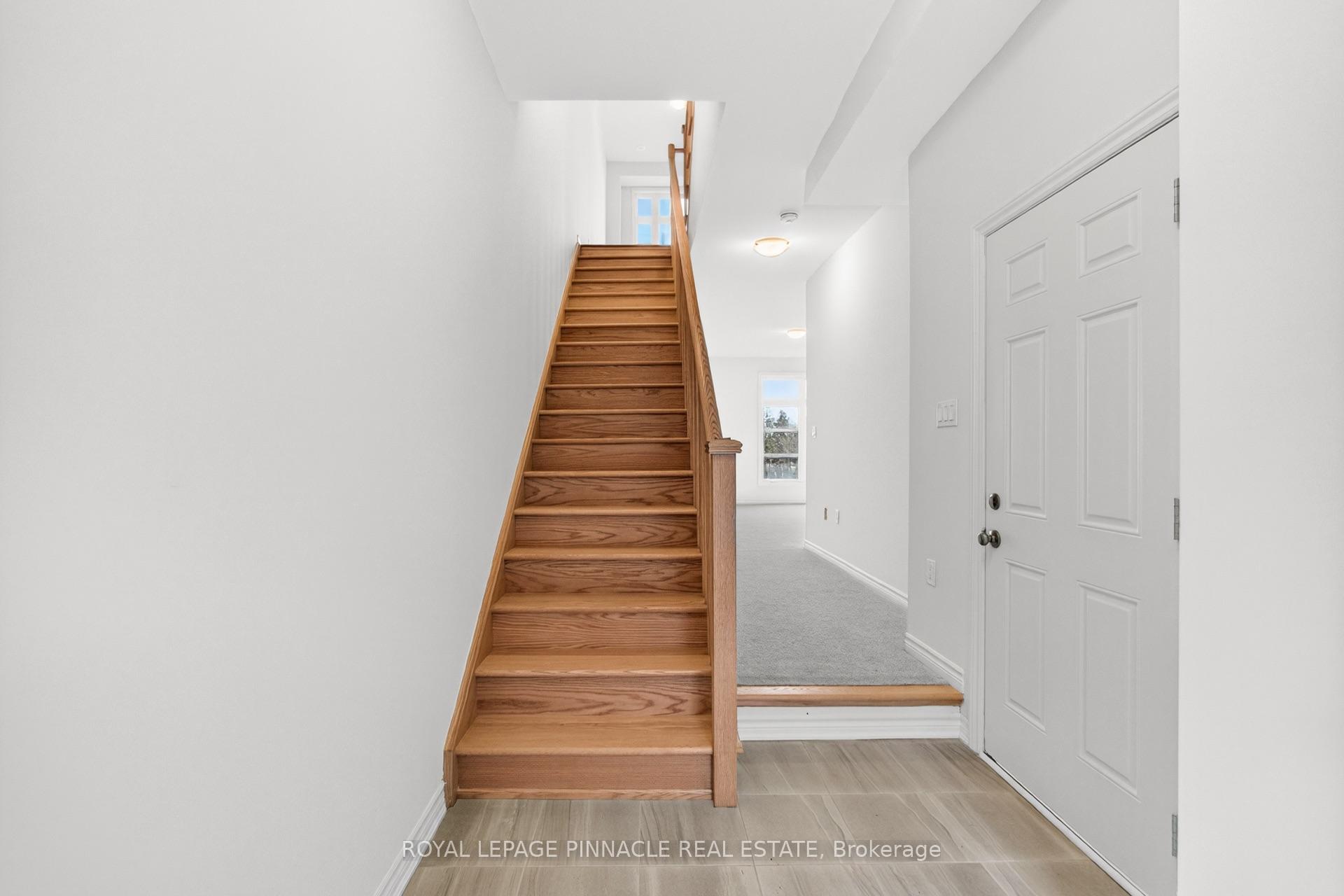 Photo 5 of 69 Inverary Crescent, Vaughan, Kleinburg — HOMEH