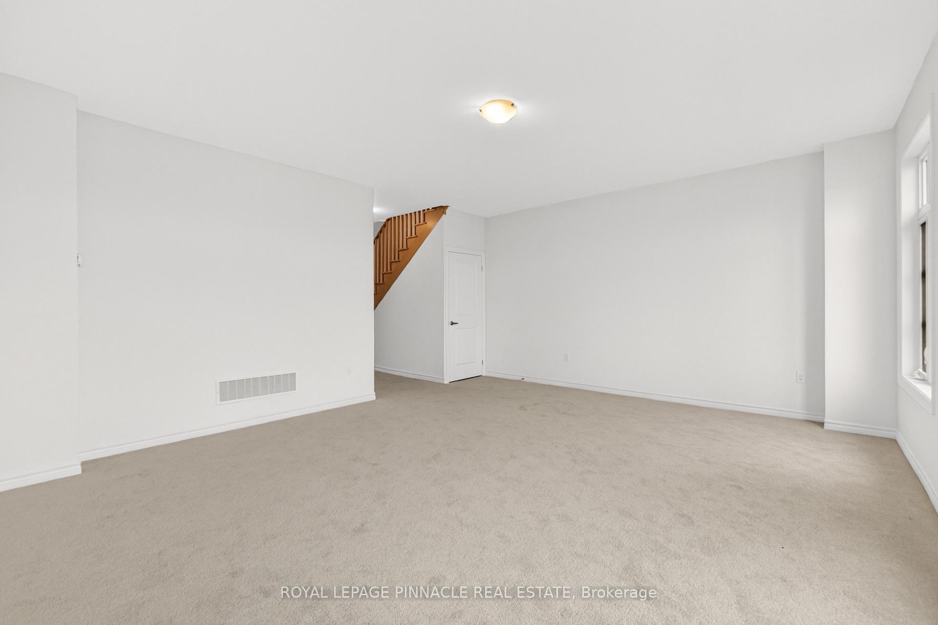 Photo 8 of 69 Inverary Crescent, Vaughan, Kleinburg — HOMEH