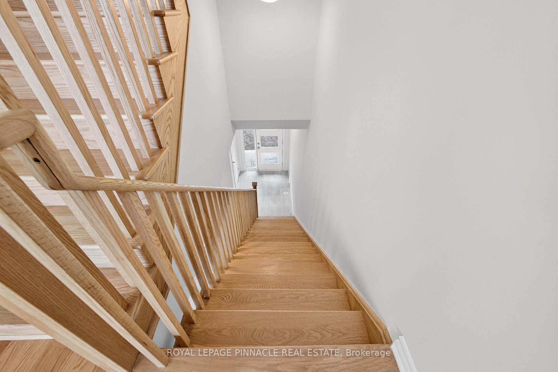Photo 11 of 69 Inverary Crescent, Vaughan, Kleinburg — HOMEH