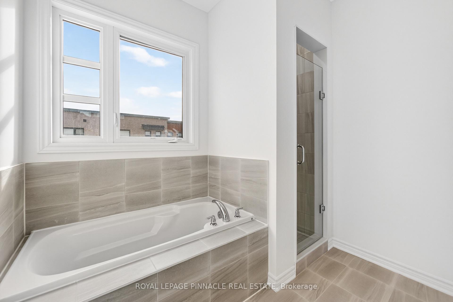 Photo 46 of 69 Inverary Crescent, Vaughan, Kleinburg — HOMEH