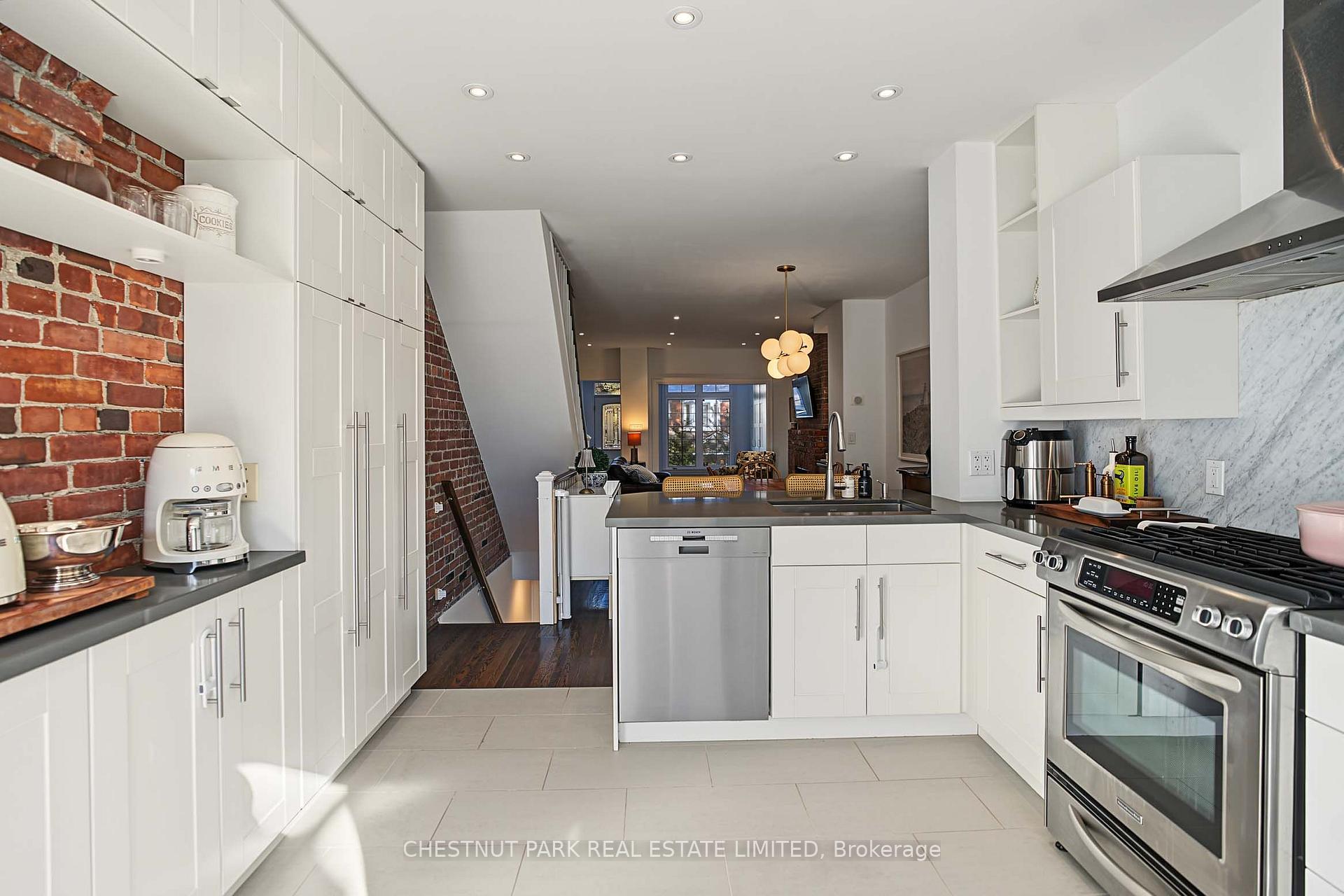 Photo 21 of 15 Millbrook Crescent, Toronto, North Riverdale — HOMEH