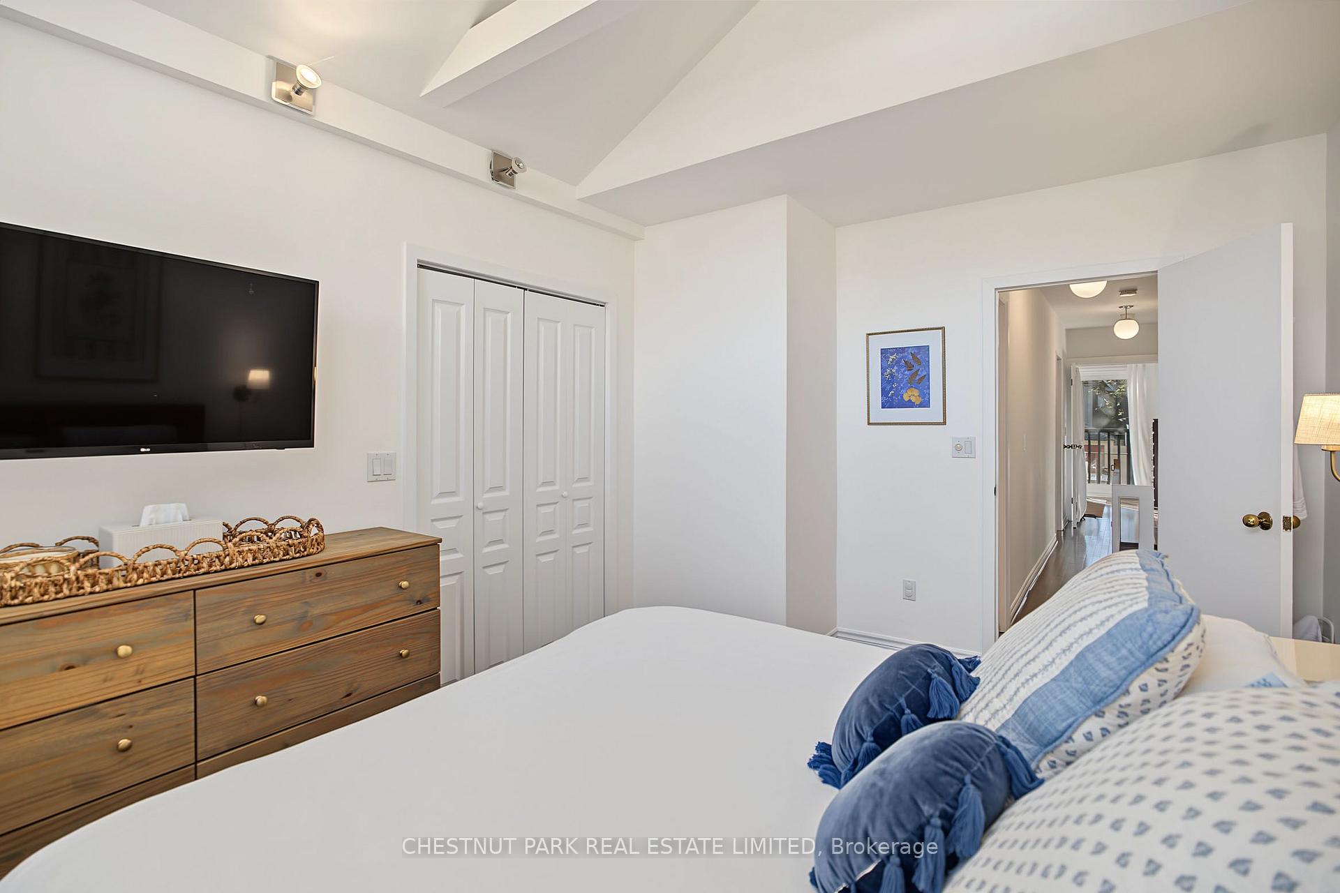 Photo 24 of 15 Millbrook Crescent, Toronto, North Riverdale — HOMEH