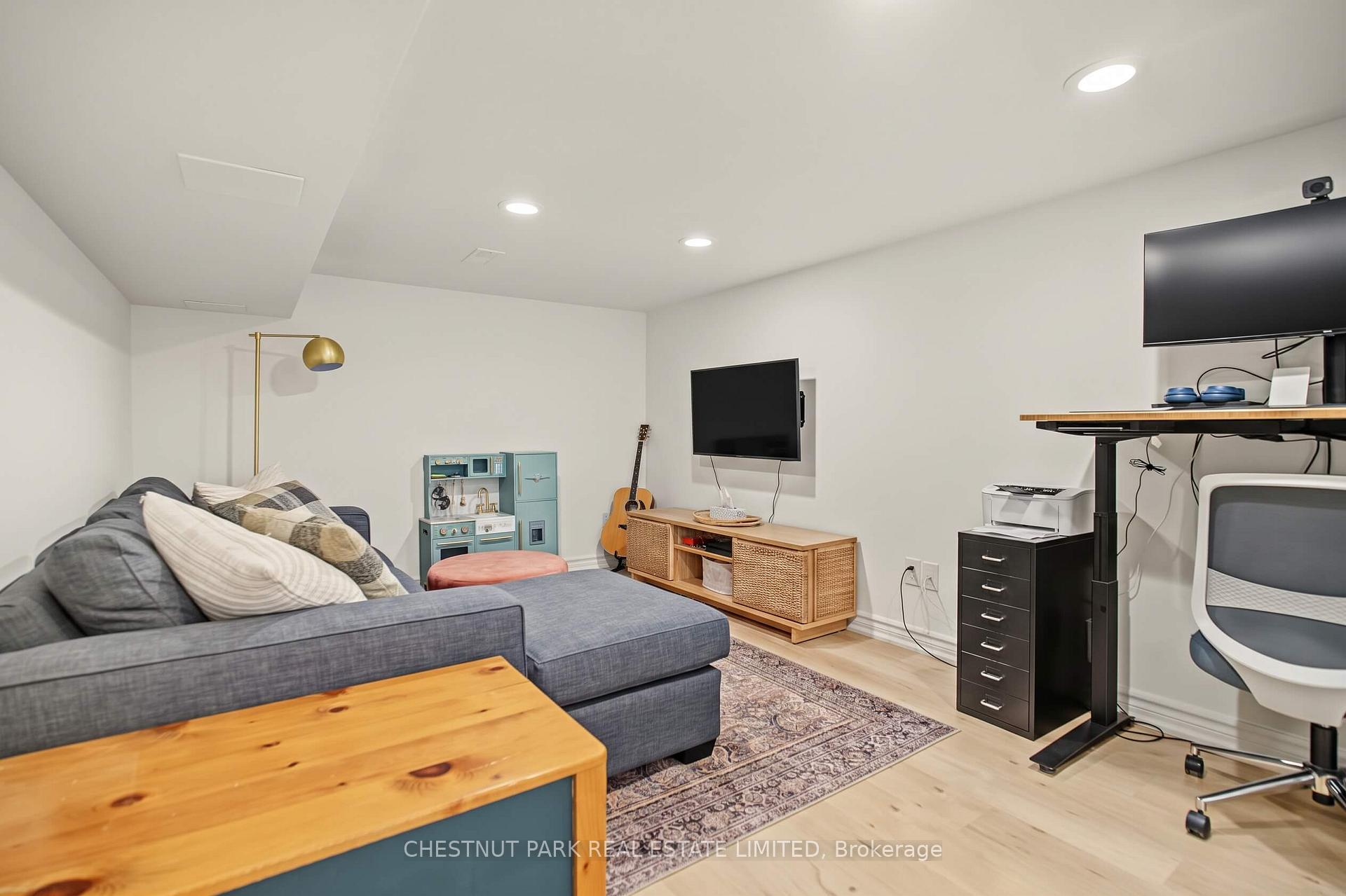 Photo 37 of 15 Millbrook Crescent, Toronto, North Riverdale — HOMEH