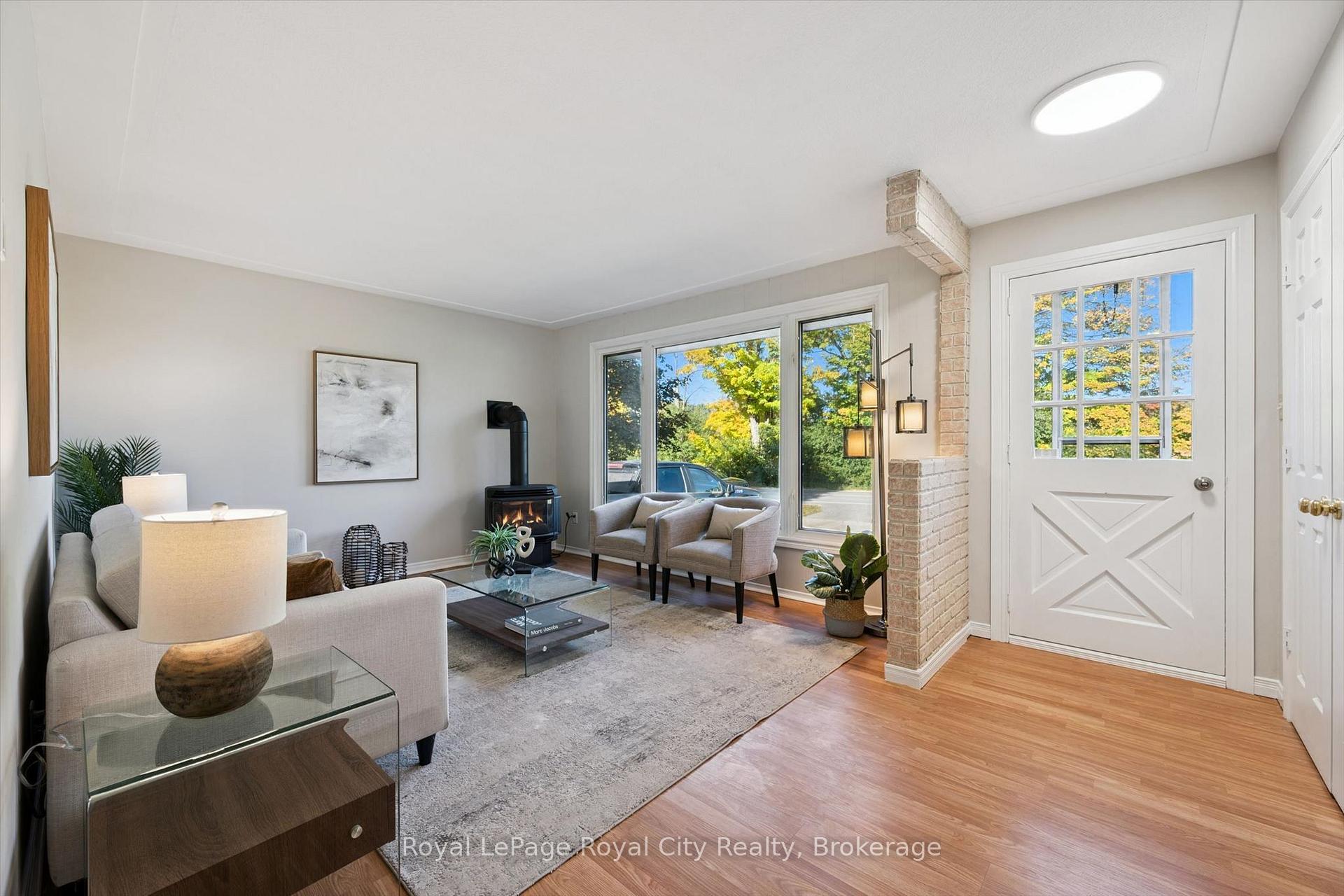 Photo 3 of 7065 Fife Road, Guelph, Willow West/Sugarbush/West Acres — HOMEH