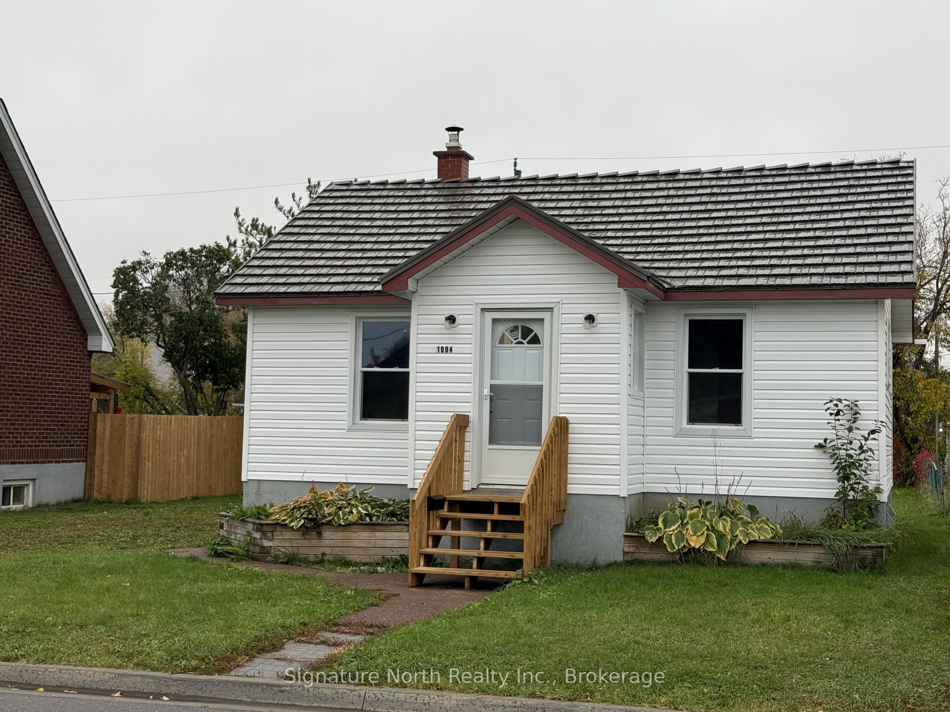 Photo of 1004 Gore Street W