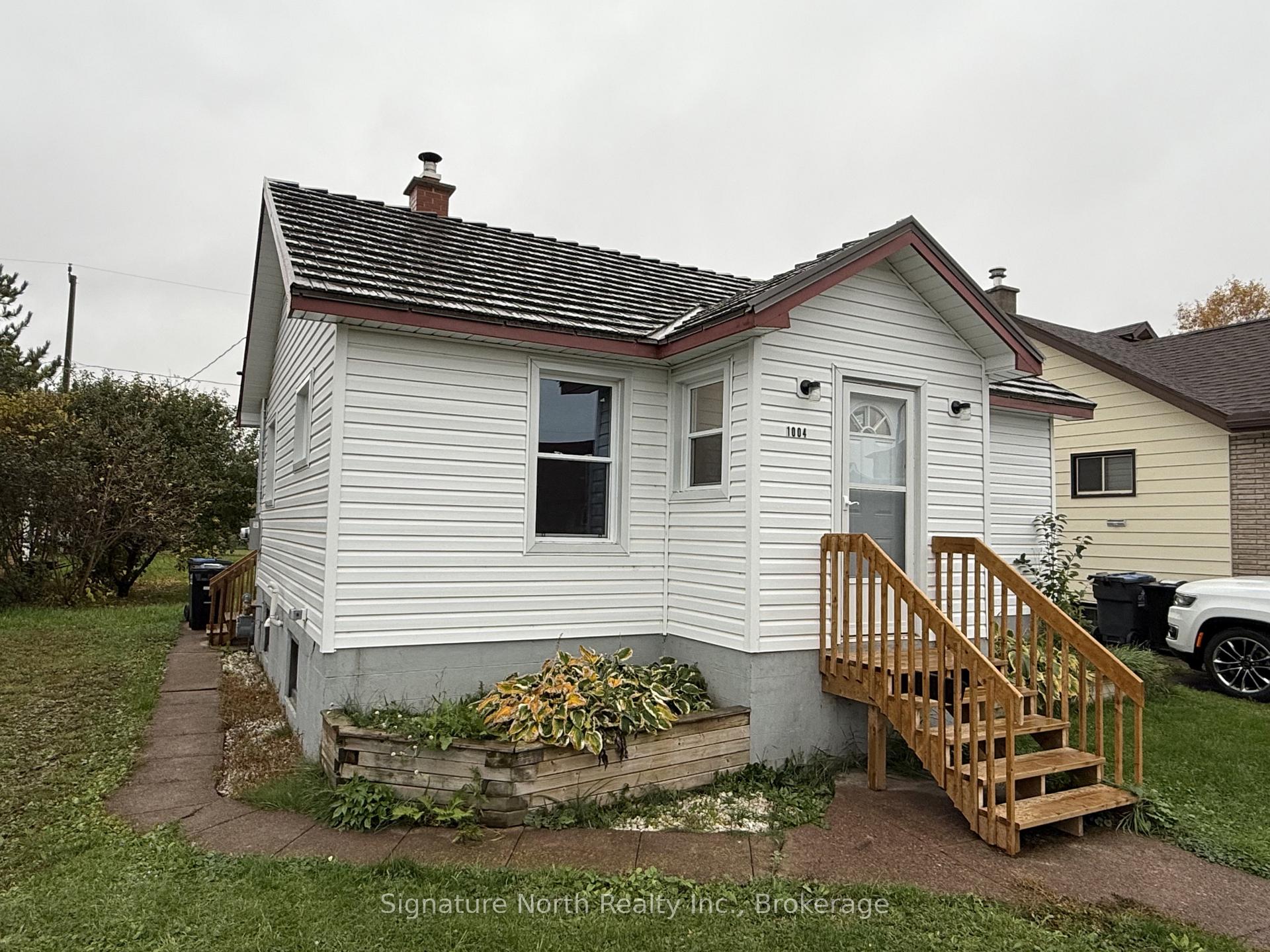 Photo 2 of 1004 Gore Street W, Thunder Bay, Westfort — HOMEH