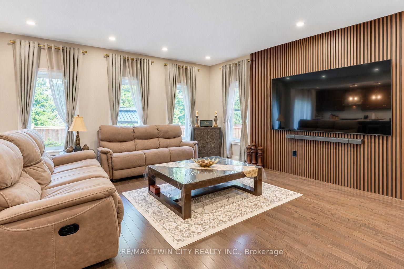 Photo 7 of 49 Scots Pine Trail, Kitchener, Huron Park — HOMEH