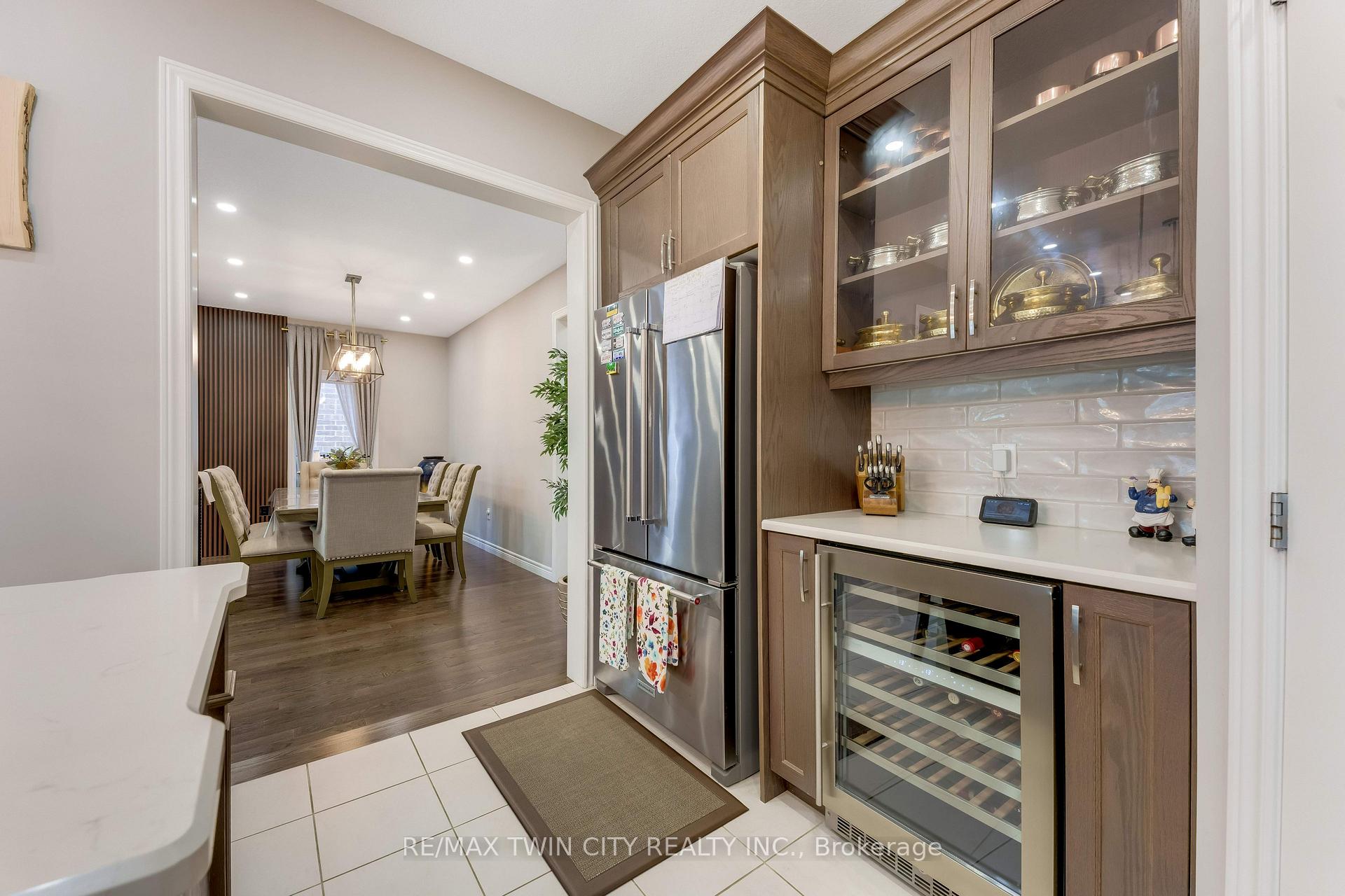 Photo 14 of 49 Scots Pine Trail, Kitchener, Huron Park — HOMEH
