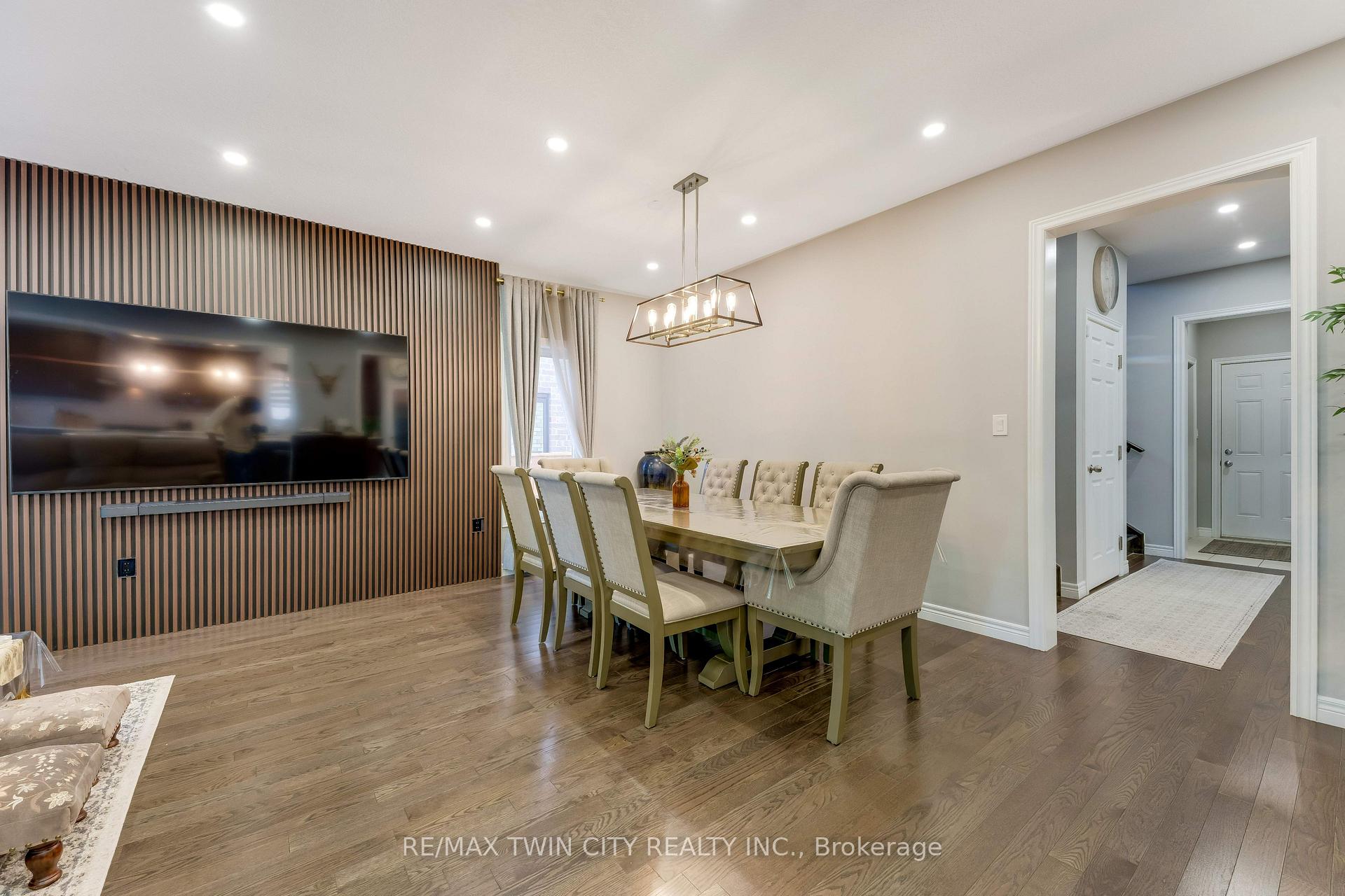 Photo 16 of 49 Scots Pine Trail, Kitchener, Huron Park — HOMEH