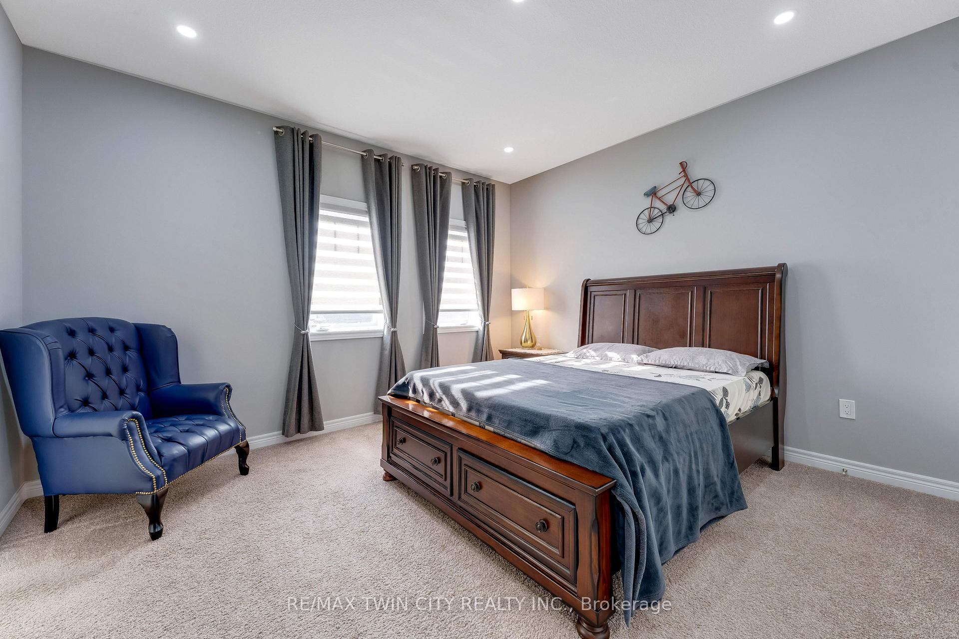 Photo 32 of 49 Scots Pine Trail, Kitchener, Huron Park — HOMEH