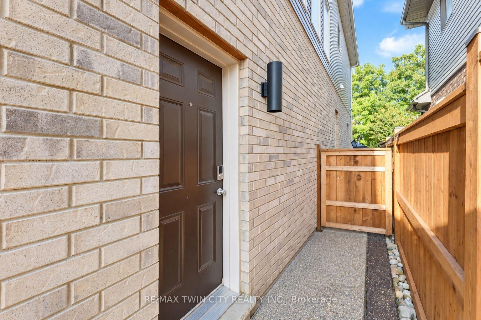 Photo 35 of 49 Scots Pine Trail, Kitchener, Huron Park — HOMEH