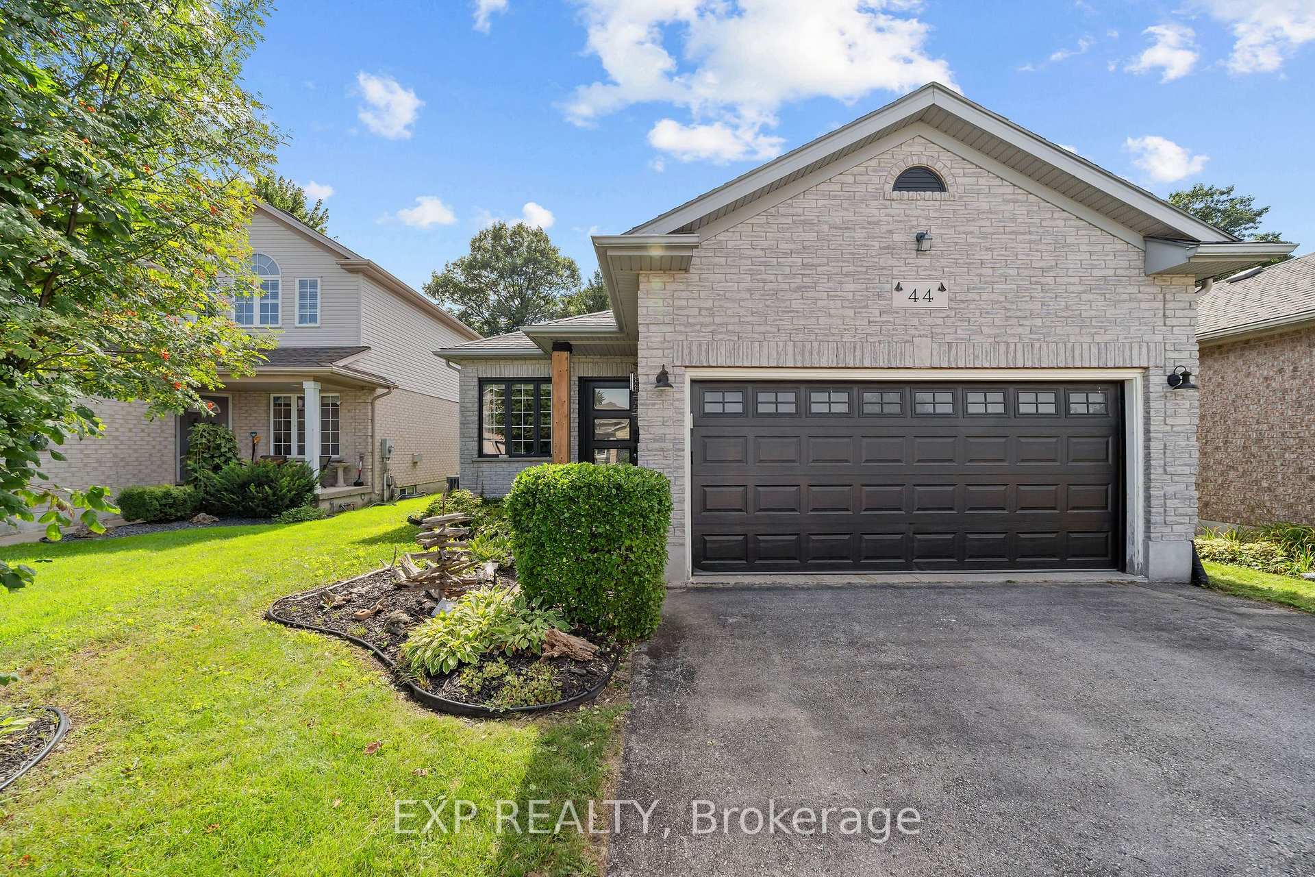 Photo 2 of 44 Juniper Crescent, Strathroy-Caradoc, SE — HOMEH