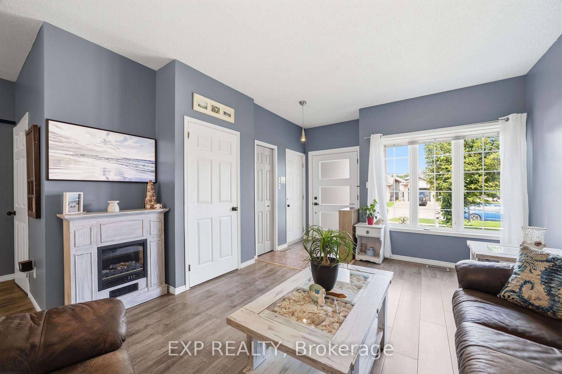 Photo 3 of 44 Juniper Crescent, Strathroy-Caradoc, SE — HOMEH