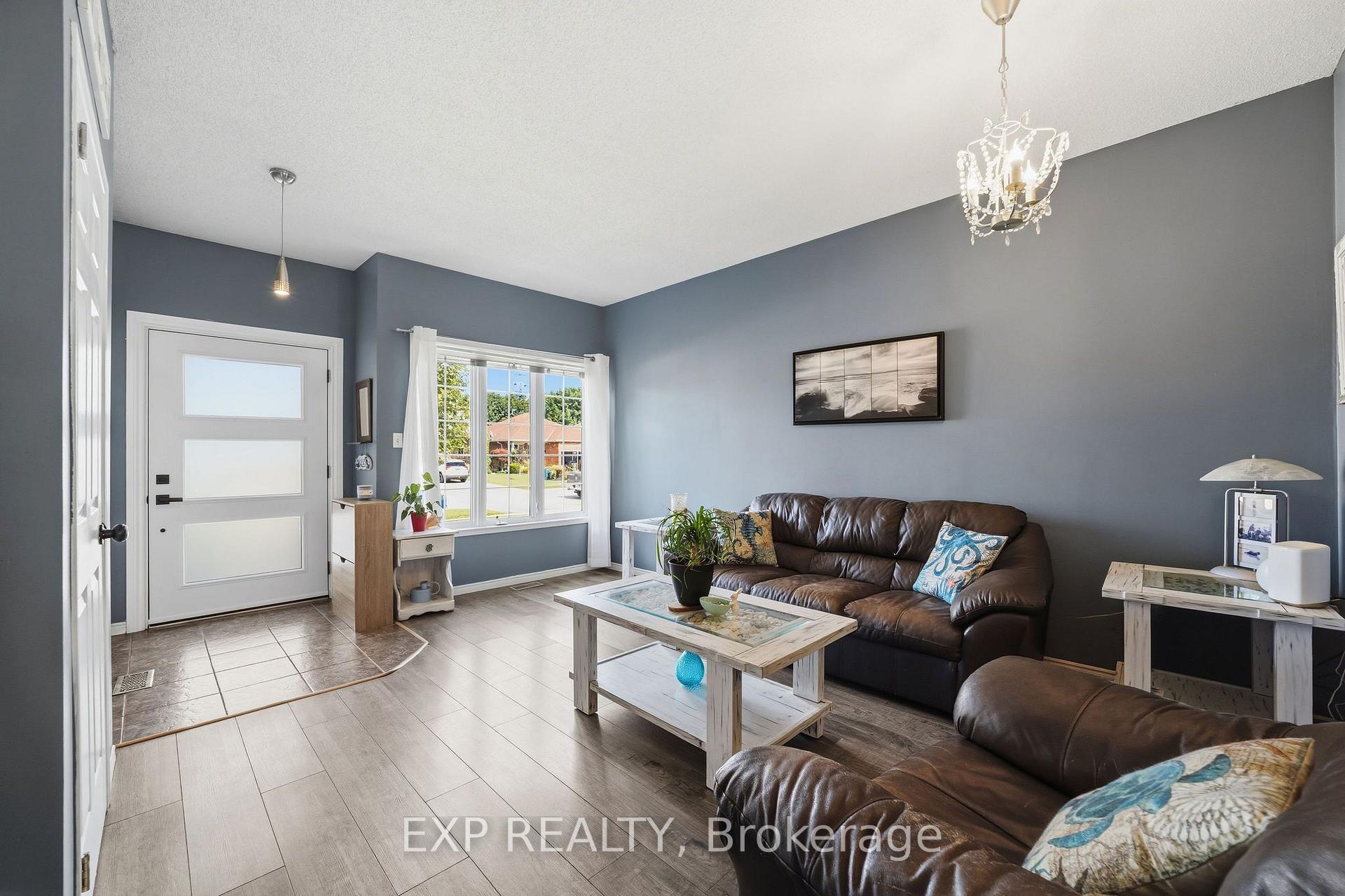 Photo 4 of 44 Juniper Crescent, Strathroy-Caradoc, SE — HOMEH