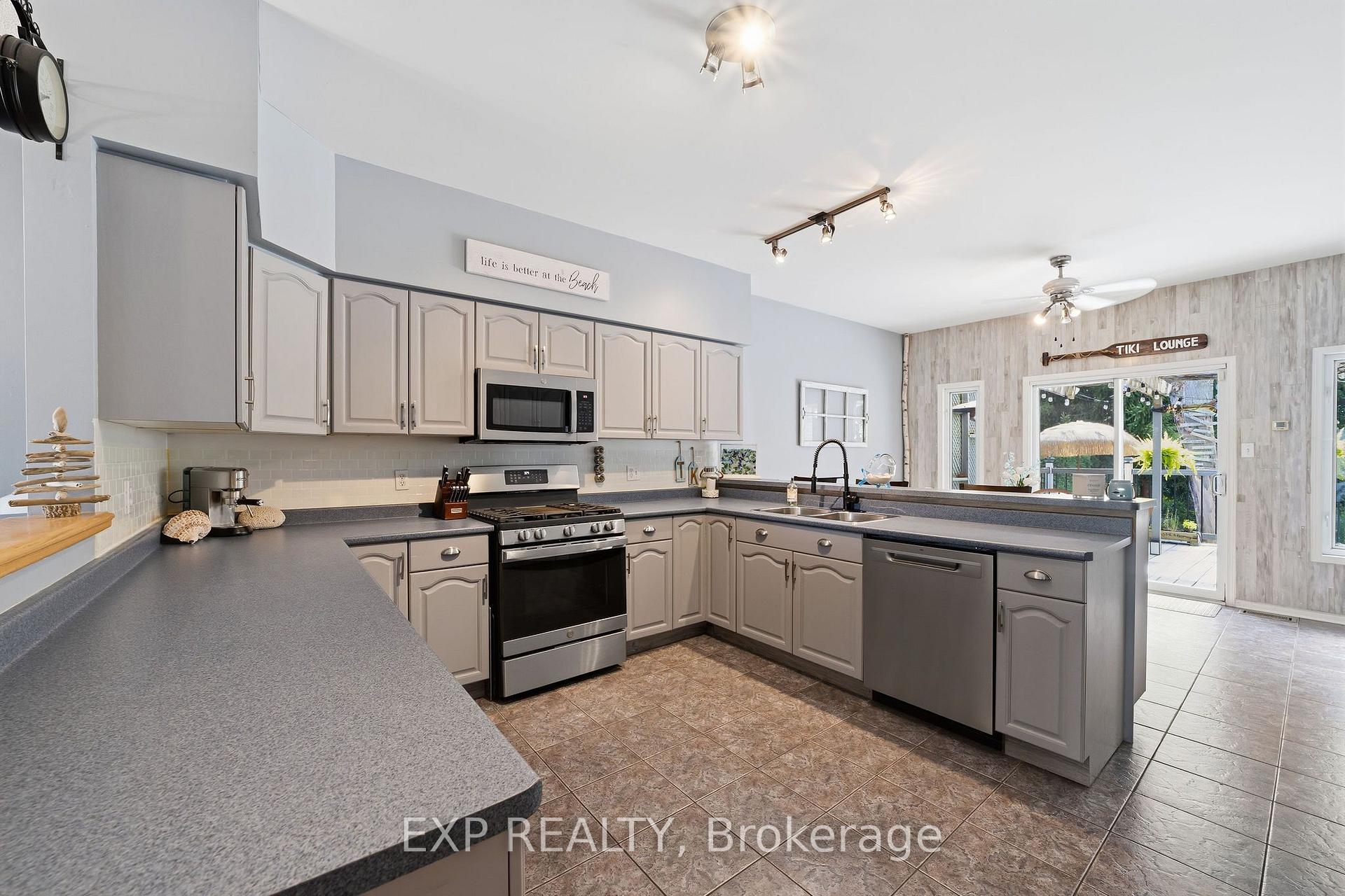 Photo 6 of 44 Juniper Crescent, Strathroy-Caradoc, SE — HOMEH
