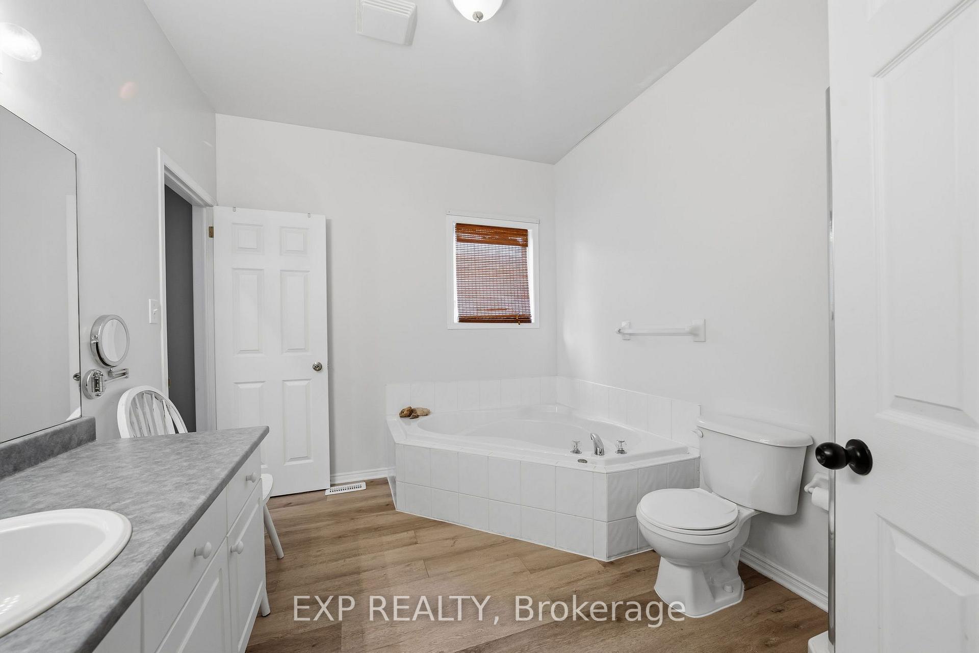 Photo 17 of 44 Juniper Crescent, Strathroy-Caradoc, SE — HOMEH