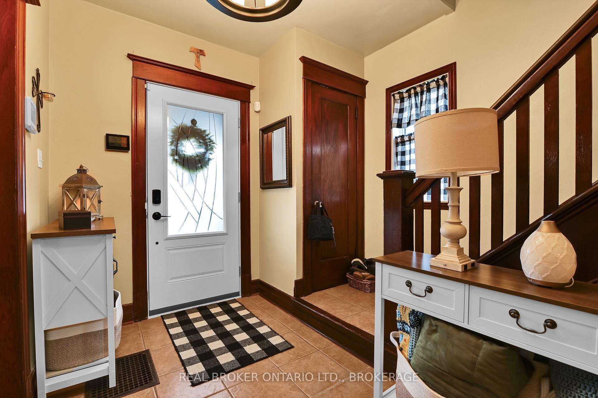 Photo 3 of 214 Fourth Street W, Cornwall, Cornwall — HOMEH