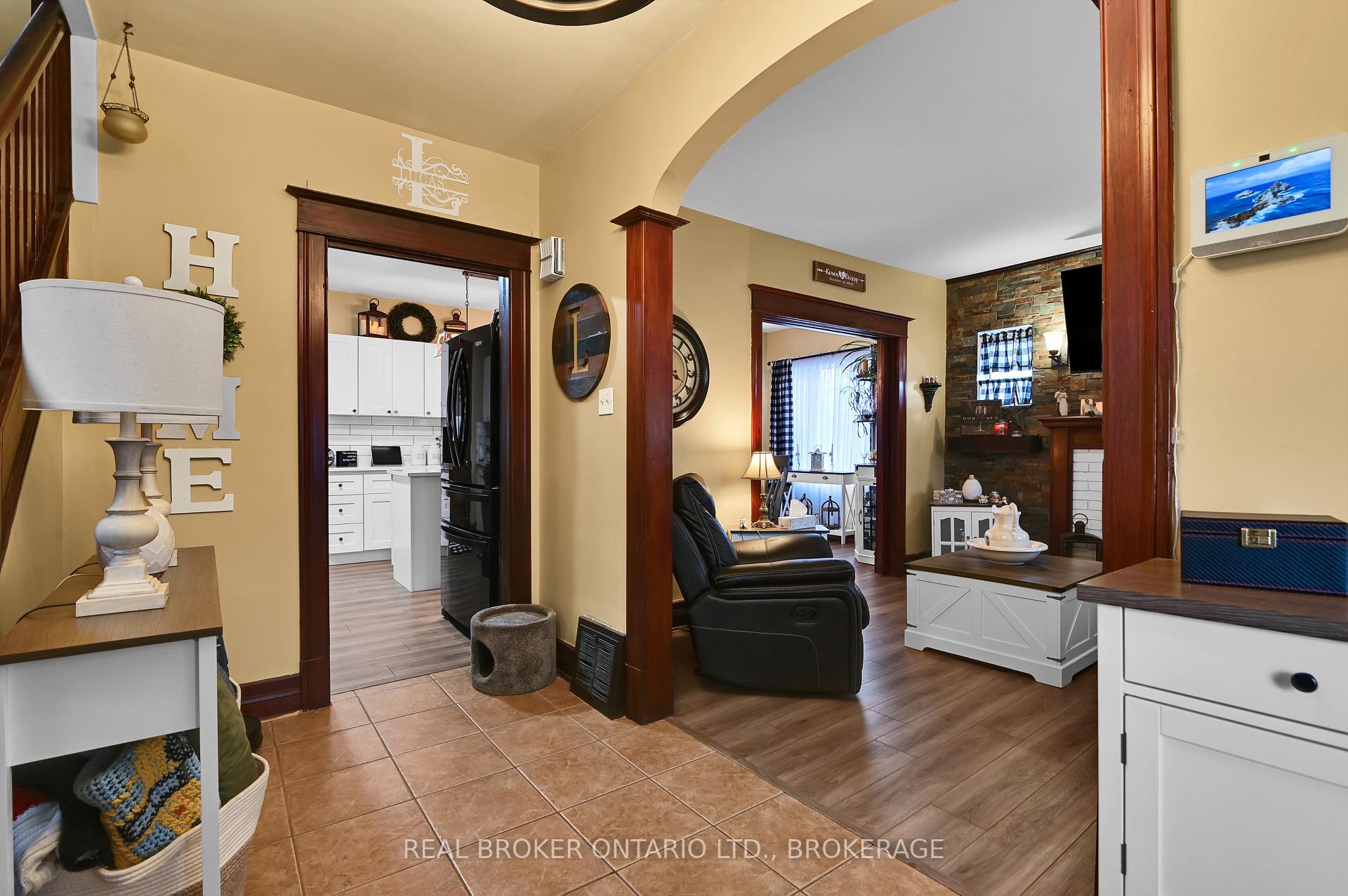 Photo 4 of 214 Fourth Street W, Cornwall, Cornwall — HOMEH