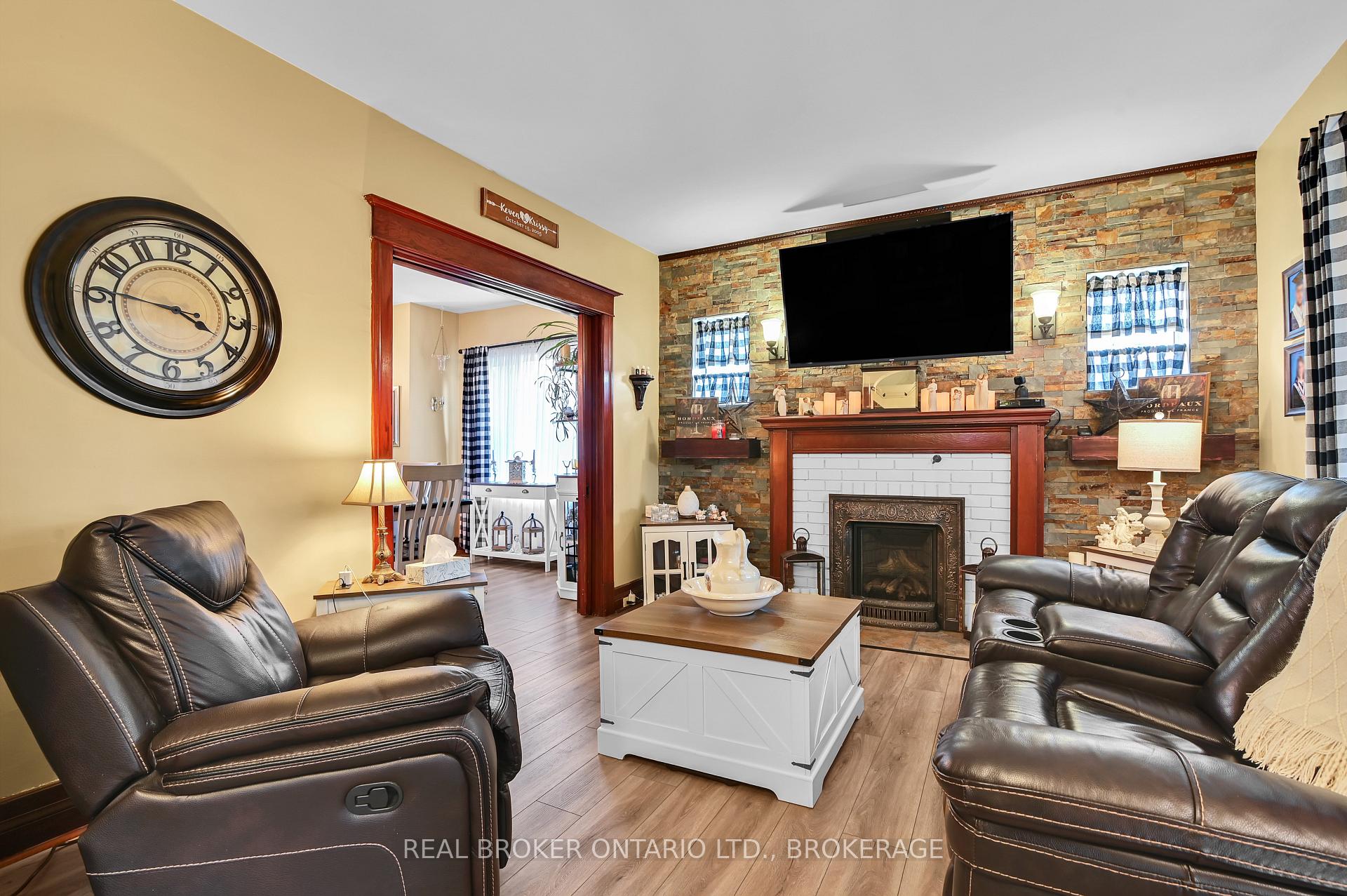 Photo 5 of 214 Fourth Street W, Cornwall, Cornwall — HOMEH