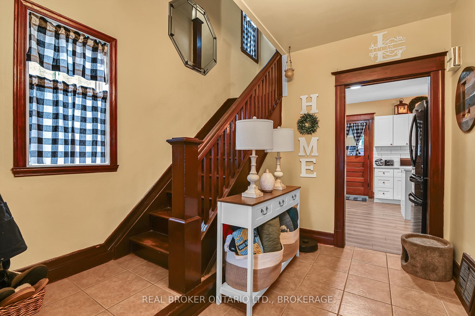 Photo 13 of 214 Fourth Street W, Cornwall, Cornwall — HOMEH