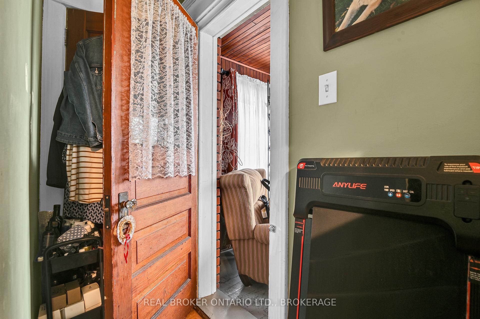 Photo 17 of 214 Fourth Street W, Cornwall, Cornwall — HOMEH