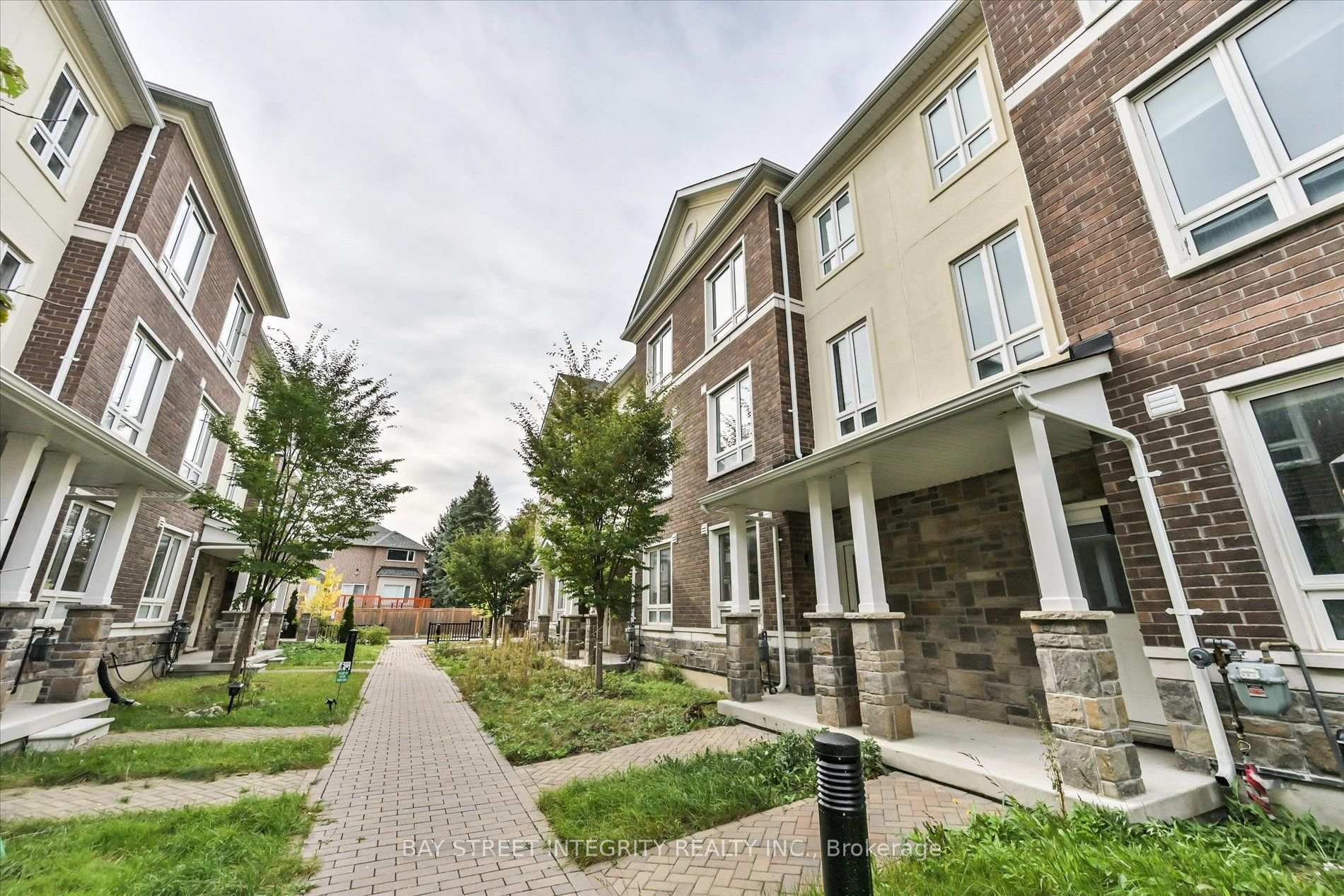 Photo 2 of 25 Chicago Lane, Markham, Wismer — HOMEH