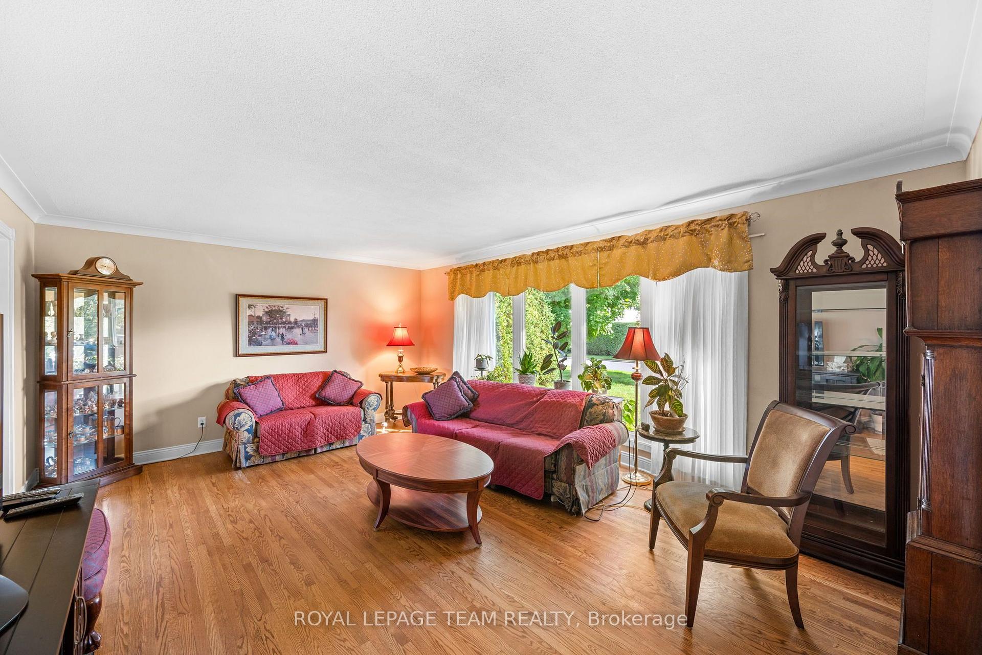 Photo 3 of 19 Parkland Crescent, Ottawa, Arlington Woods — HOMEH