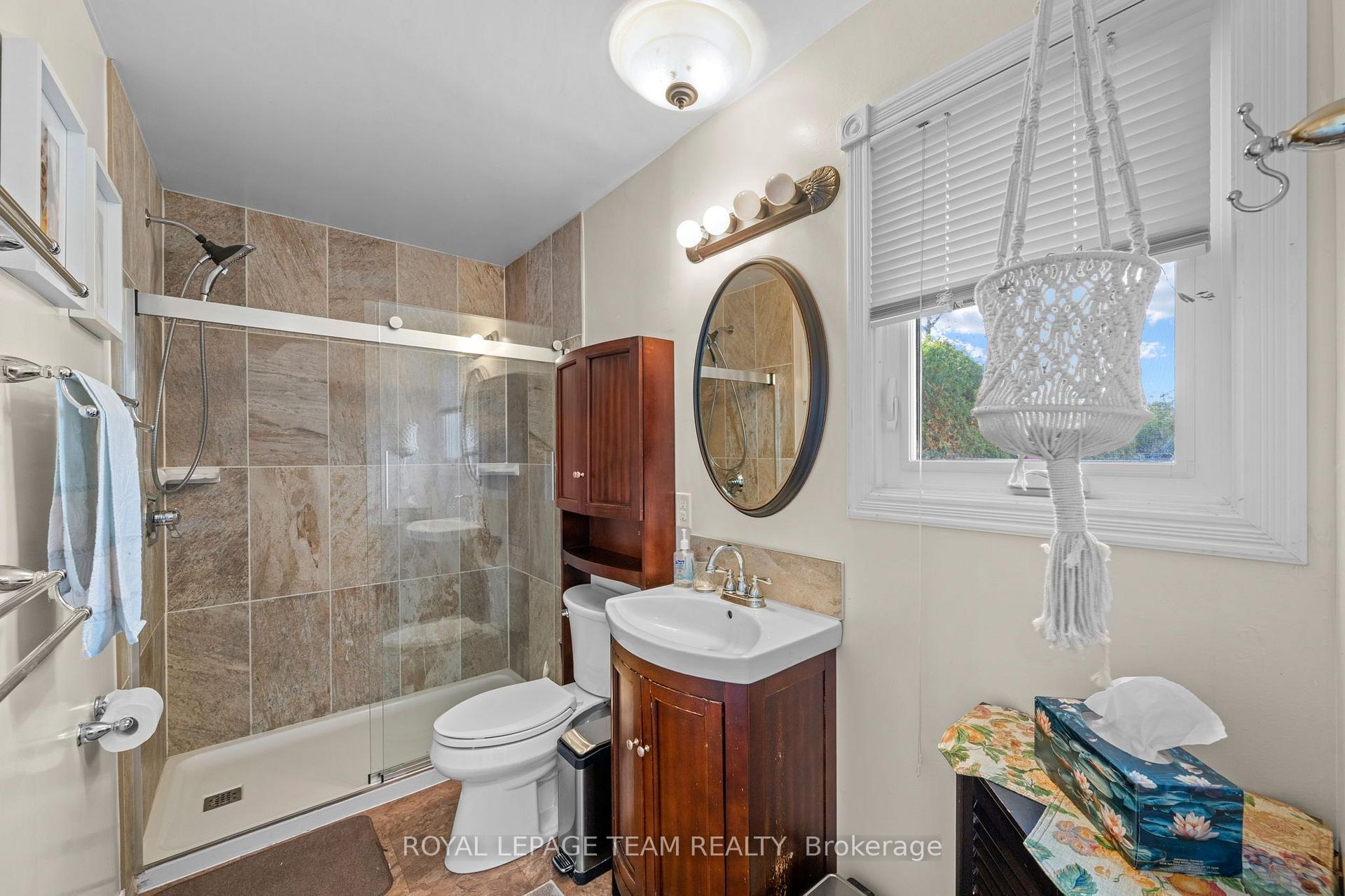 Photo 17 of 19 Parkland Crescent, Ottawa, Arlington Woods — HOMEH