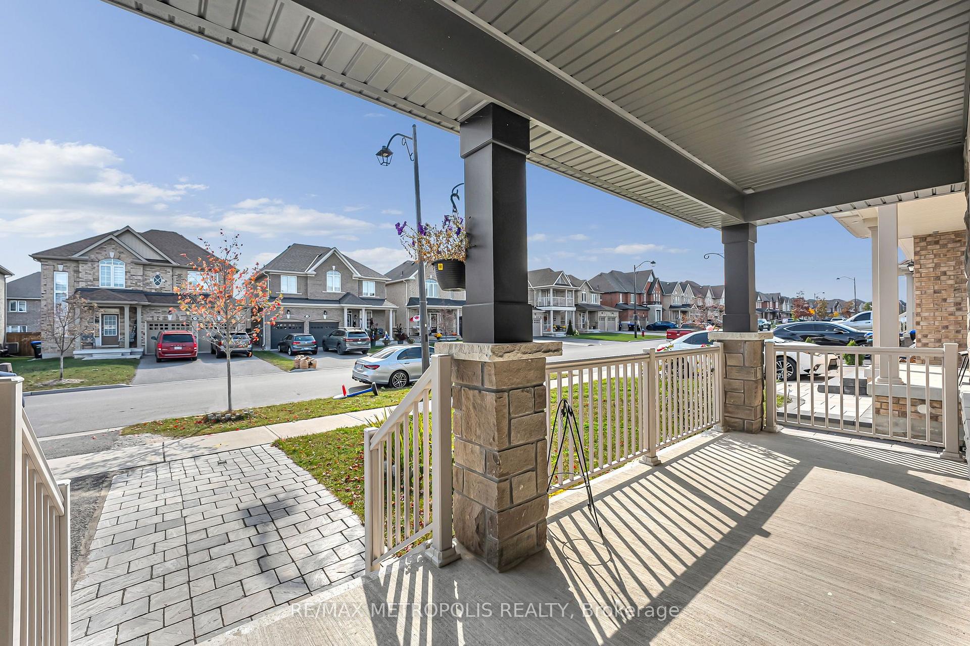 Photo 4 of 783 Green Street, Innisfil, Lefroy — HOMEH