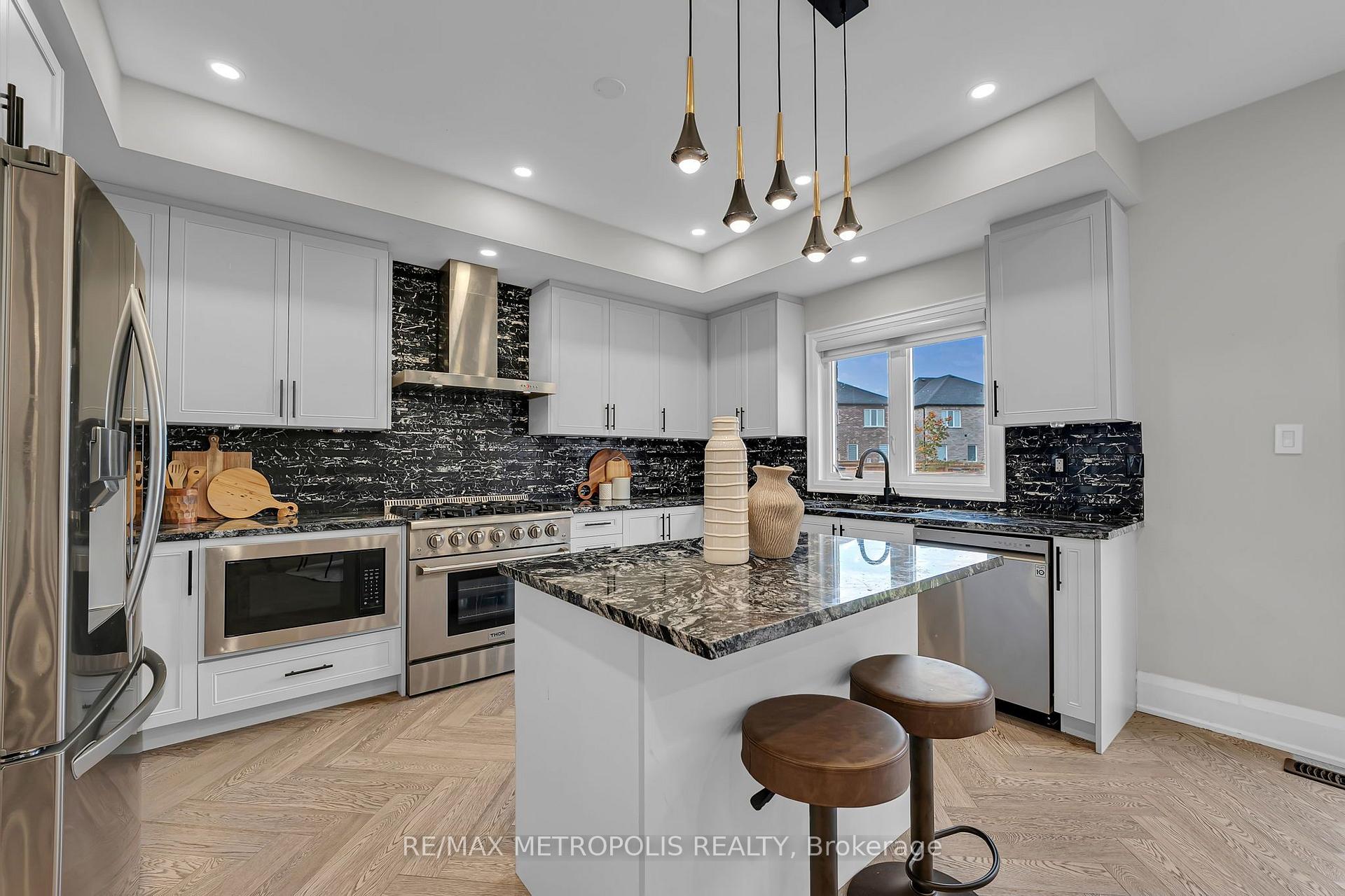 Photo 18 of 783 Green Street, Innisfil, Lefroy — HOMEH