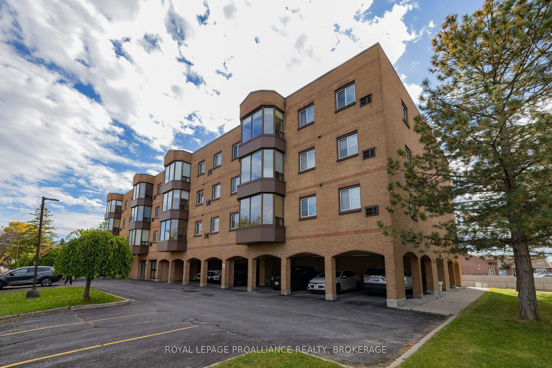 Photo 3 of Unit 301, 649 Davis Drive, Kingston, East Gardiners Rd — HOMEH