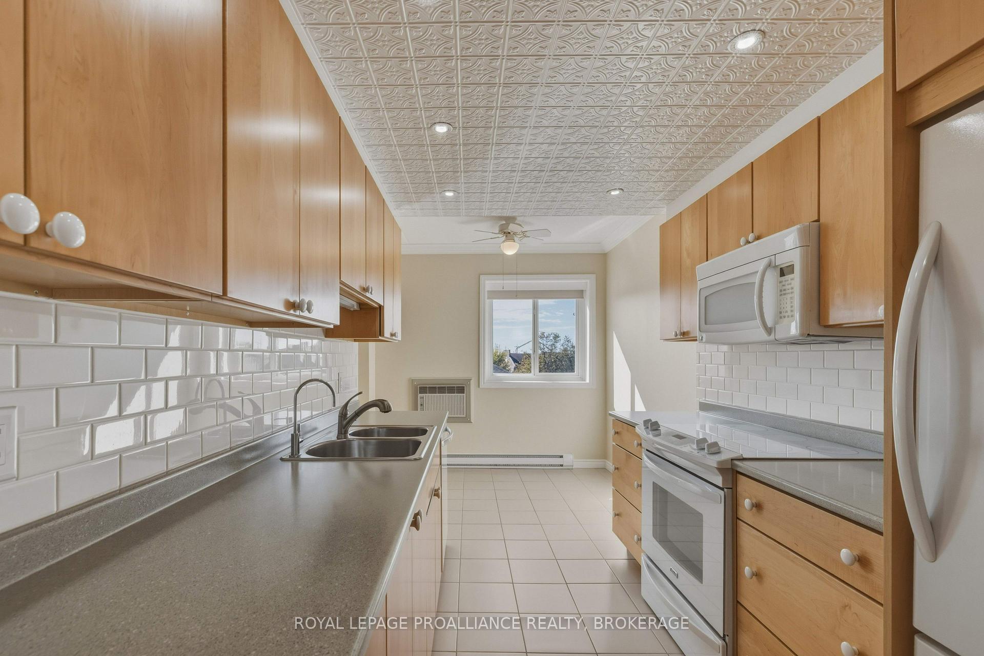 Photo 14 of Unit 301, 649 Davis Drive, Kingston, East Gardiners Rd — HOMEH