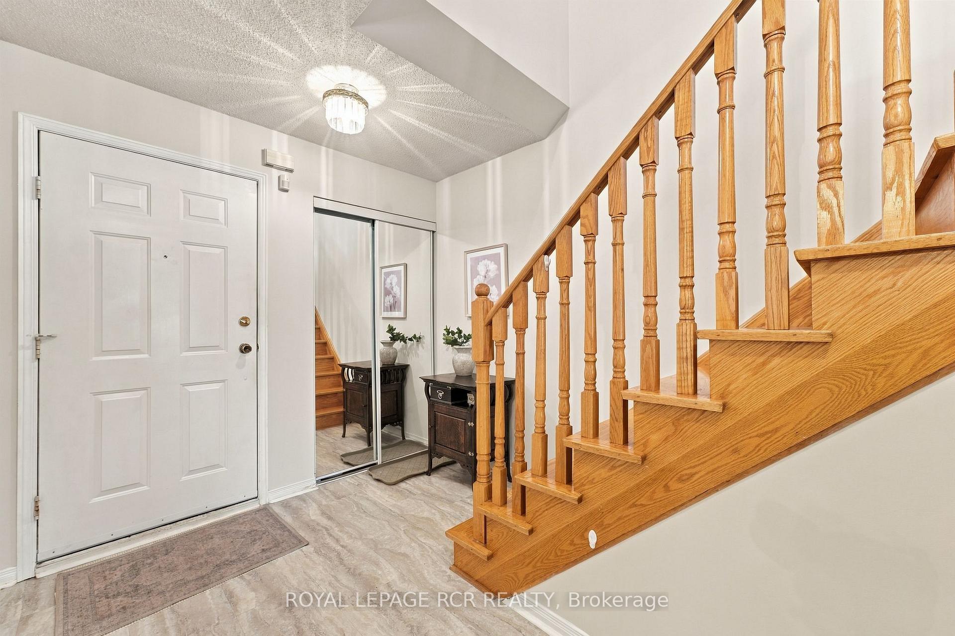 Photo 3 of 707 Caradonna Crescent, Newmarket, Armitage — HOMEH
