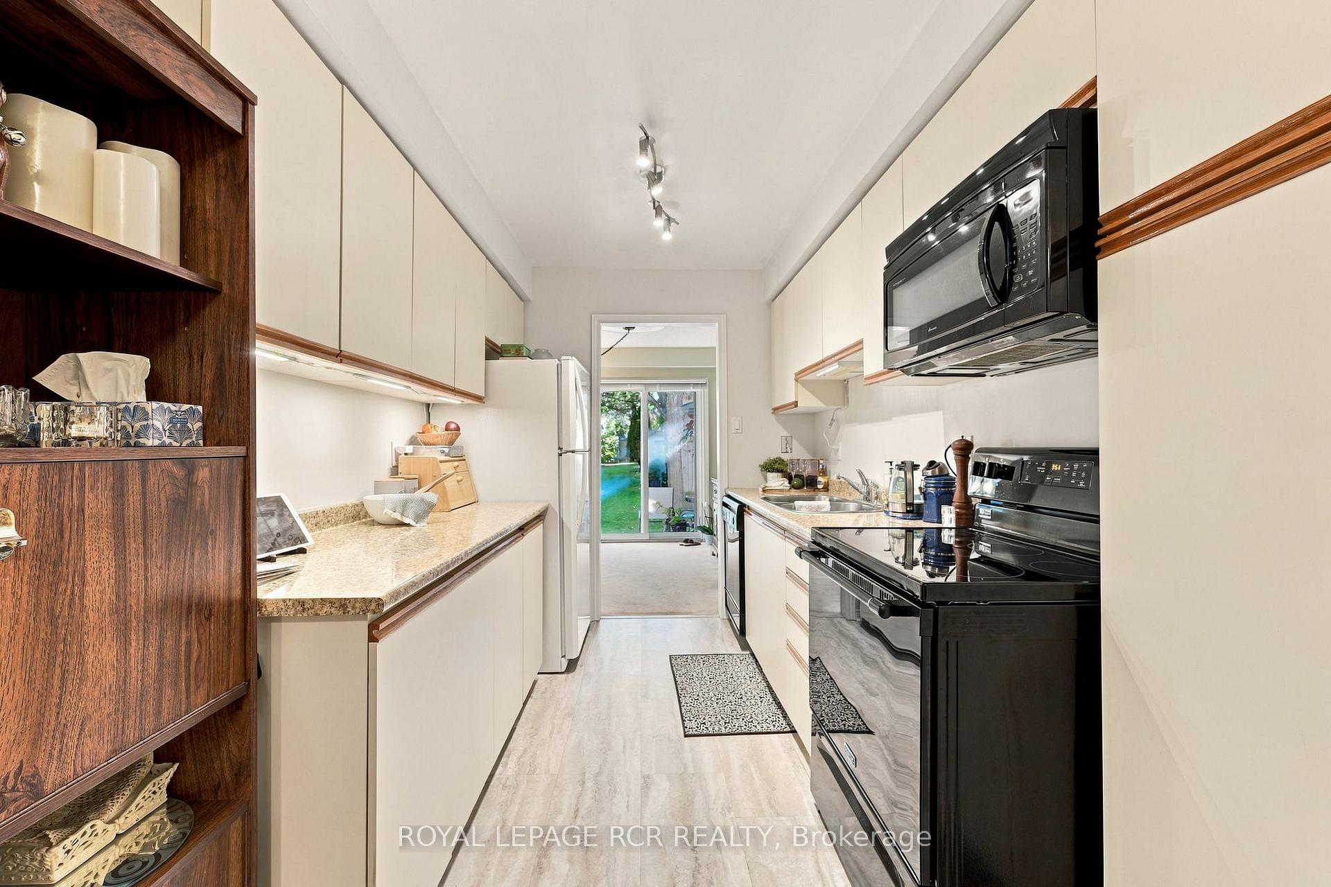 Photo 9 of 707 Caradonna Crescent, Newmarket, Armitage — HOMEH