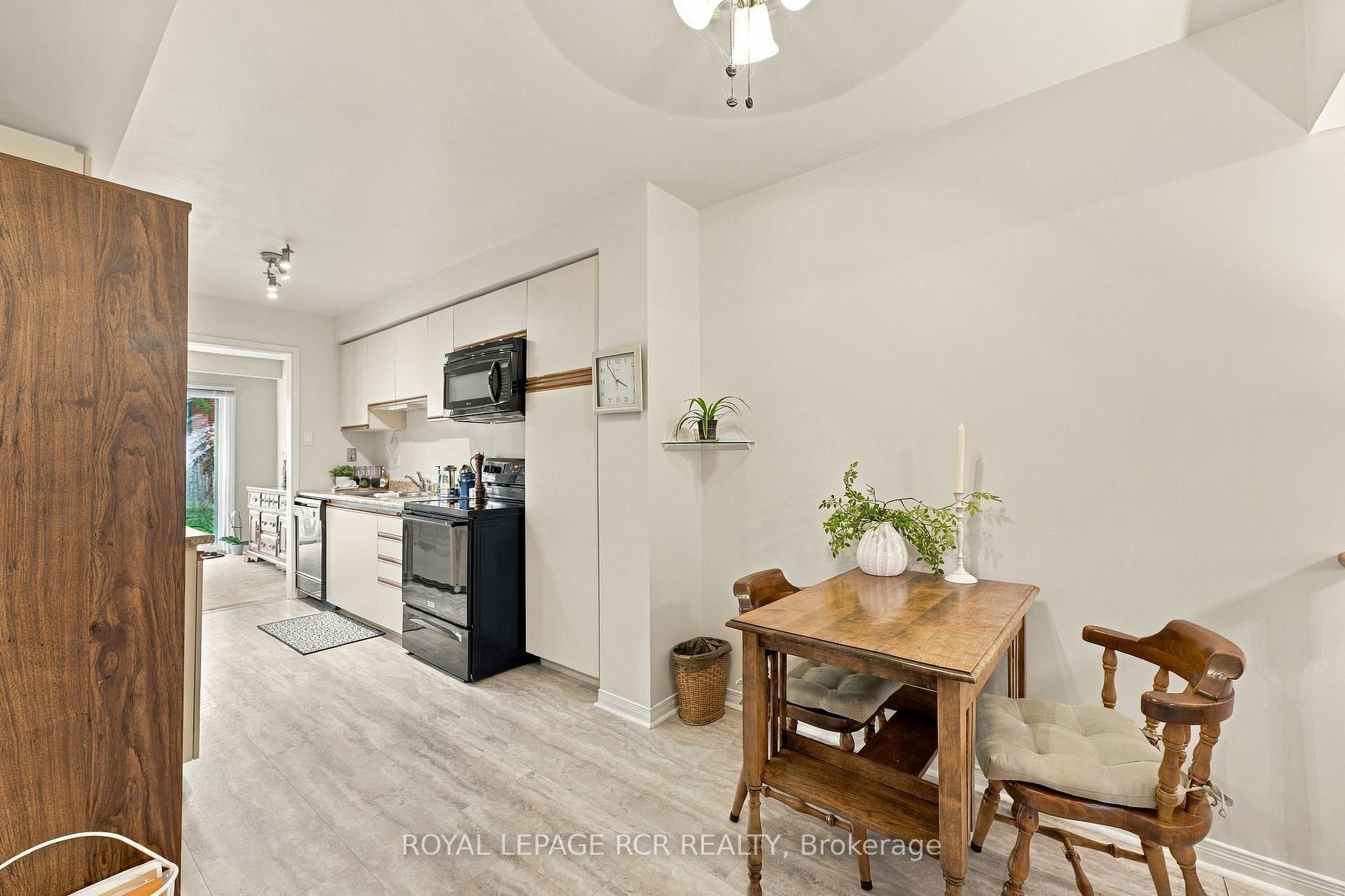 Photo 13 of 707 Caradonna Crescent, Newmarket, Armitage — HOMEH