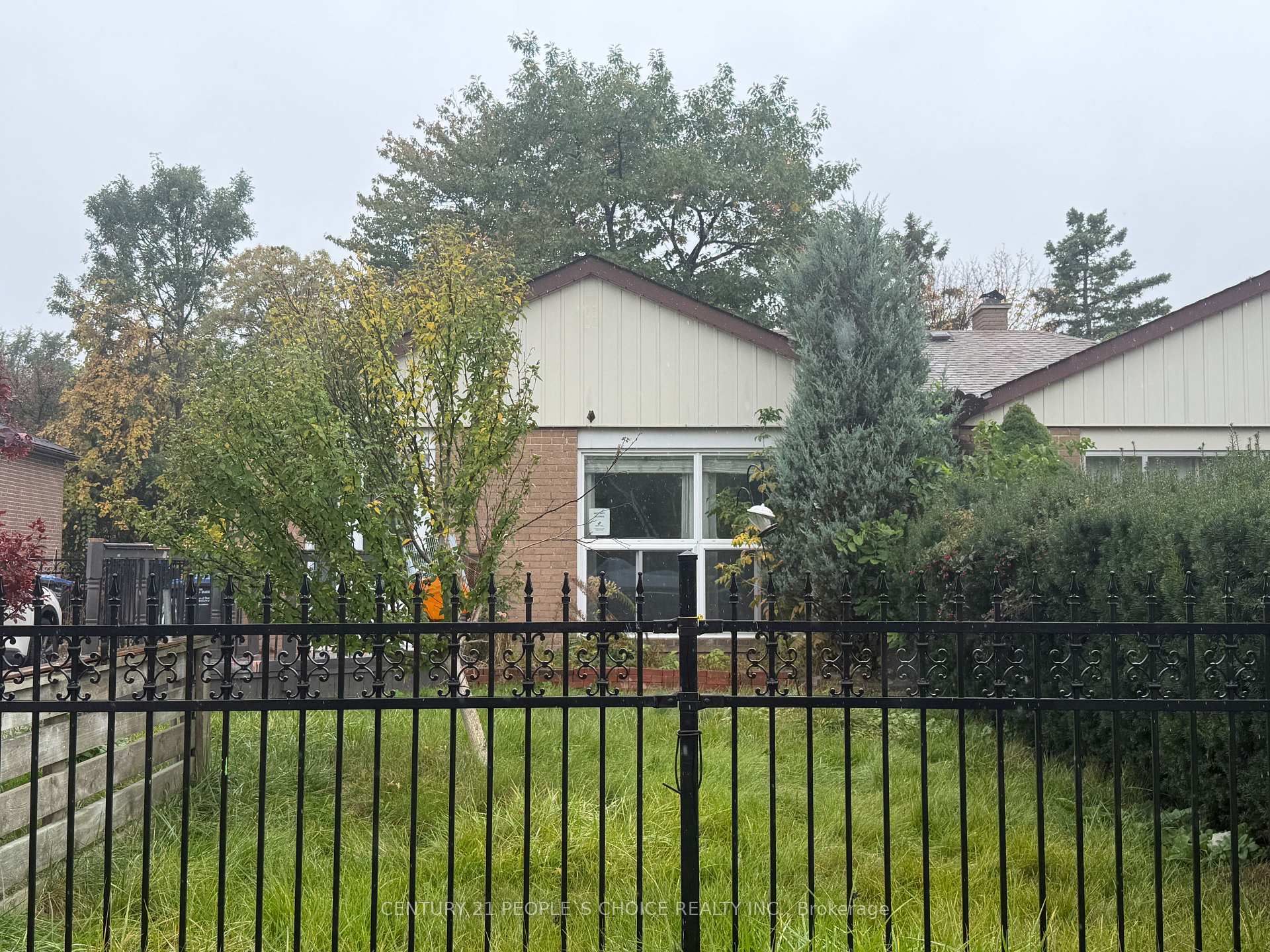 Photo 3 of 111 Aloma Crescent, Brampton, Avondale — HOMEH