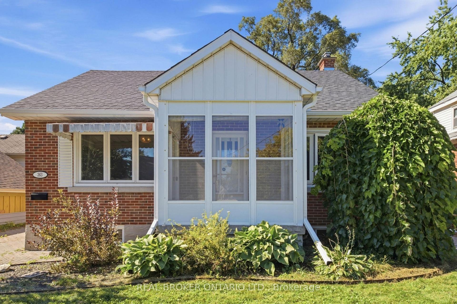 Photo of 363 Lawrence Avenue