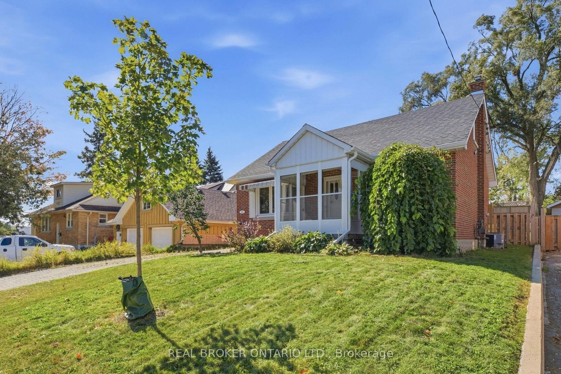 Photo 4 of 363 Lawrence Avenue, Kitchener, Cherry Hill — HOMEH