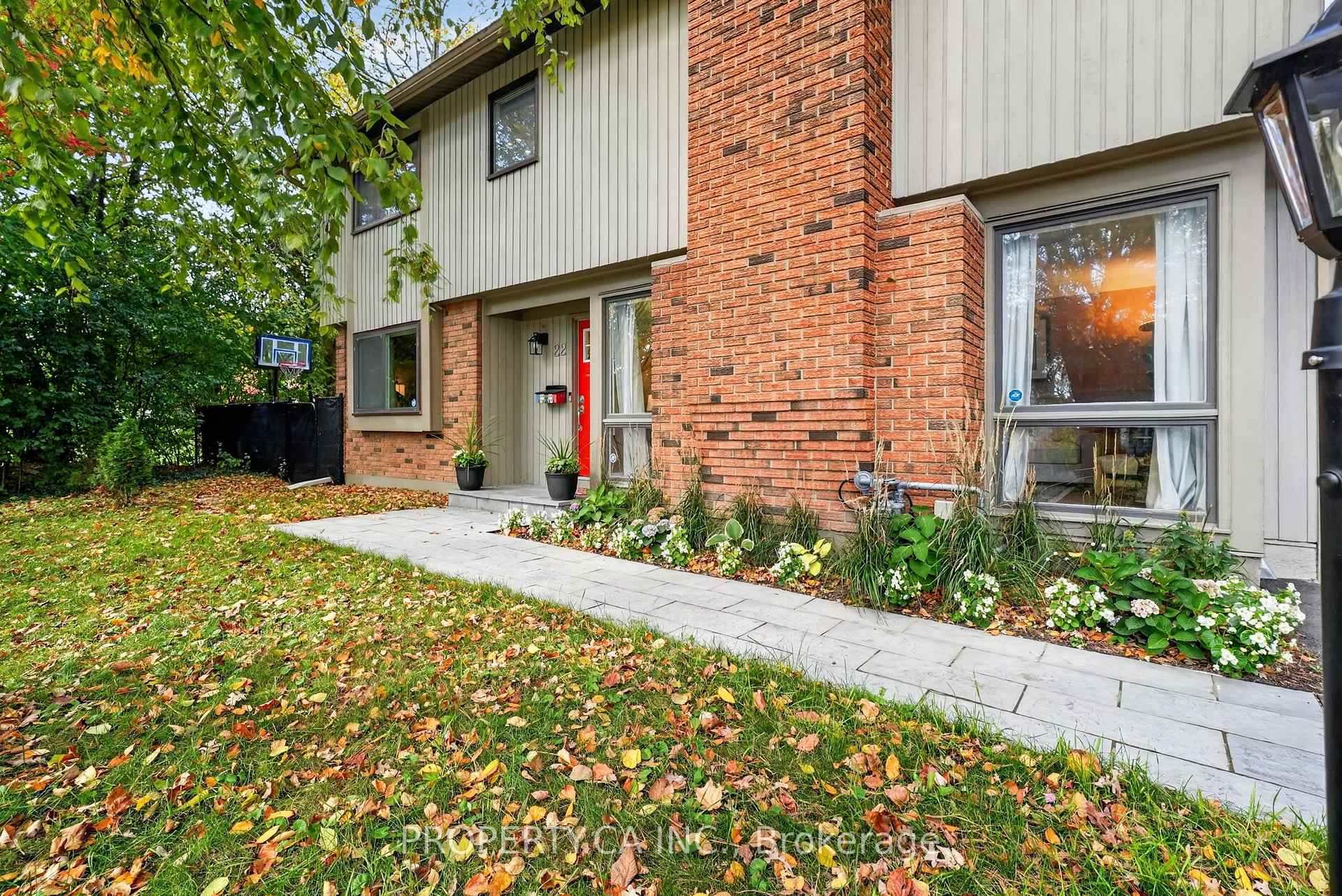 Photo 2 of 22 Northview Road, Ottawa, City View/Skyline/Fisher Heights/Parkwood Hills — HOMEH