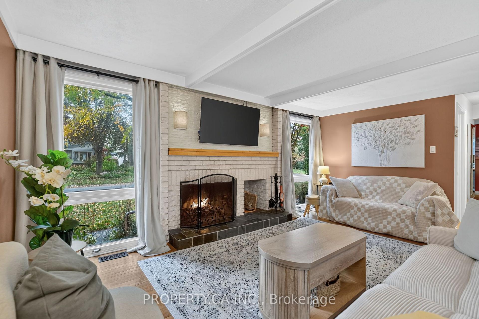 Photo 5 of 22 Northview Road, Ottawa, City View/Skyline/Fisher Heights/Parkwood Hills — HOMEH
