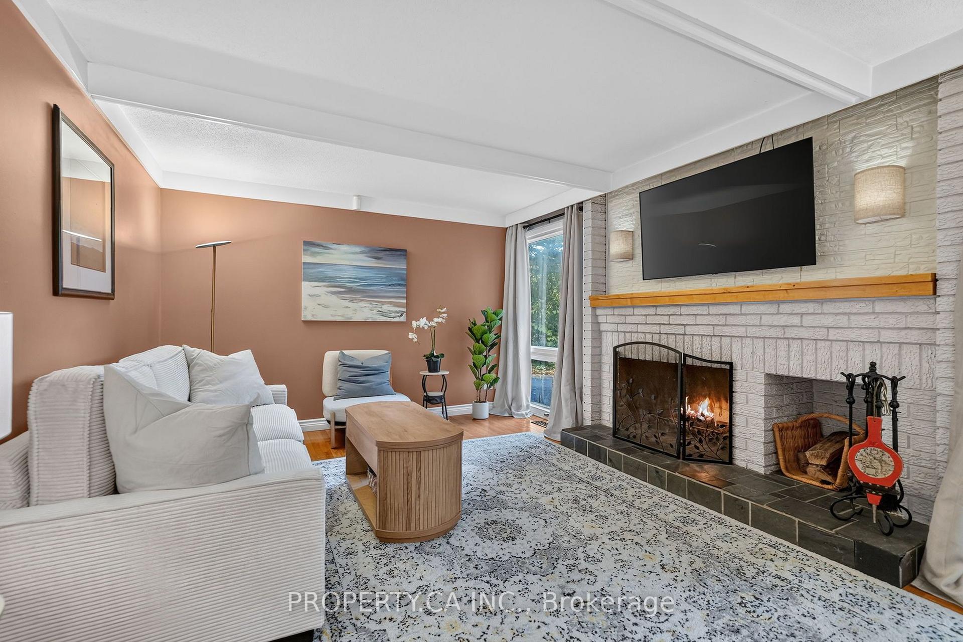 Photo 6 of 22 Northview Road, Ottawa, City View/Skyline/Fisher Heights/Parkwood Hills — HOMEH