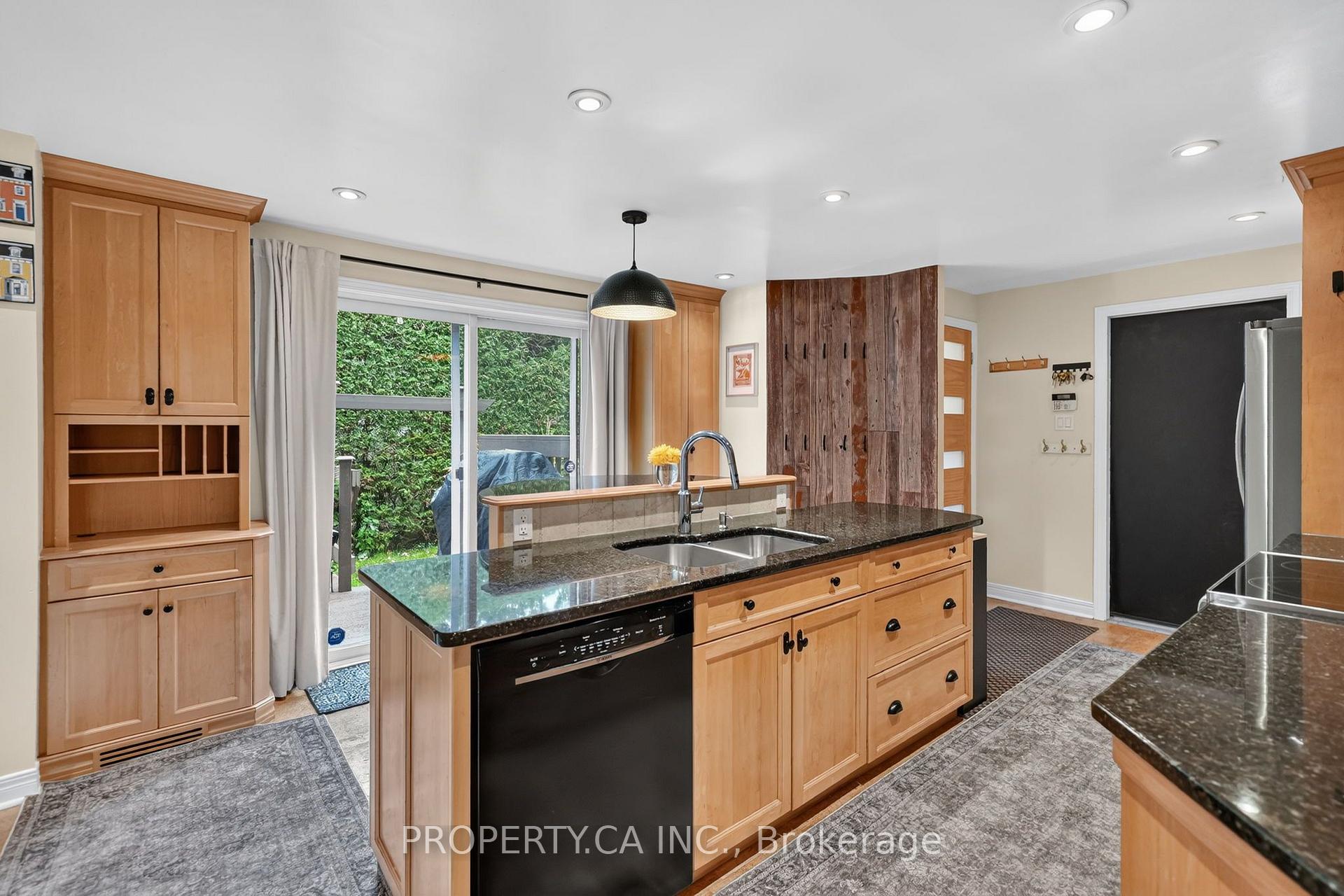 Photo 14 of 22 Northview Road, Ottawa, City View/Skyline/Fisher Heights/Parkwood Hills — HOMEH