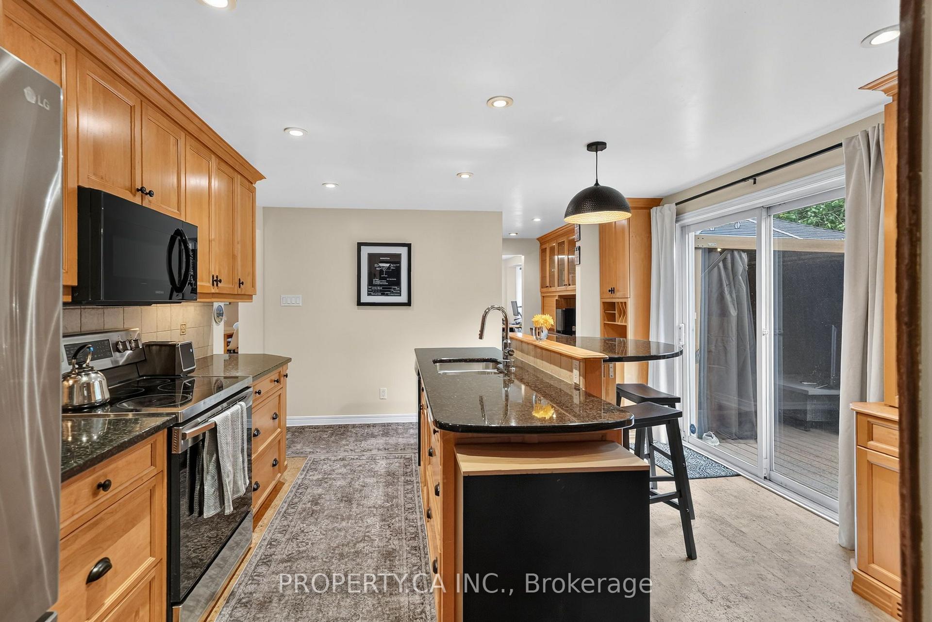 Photo 15 of 22 Northview Road, Ottawa, City View/Skyline/Fisher Heights/Parkwood Hills — HOMEH