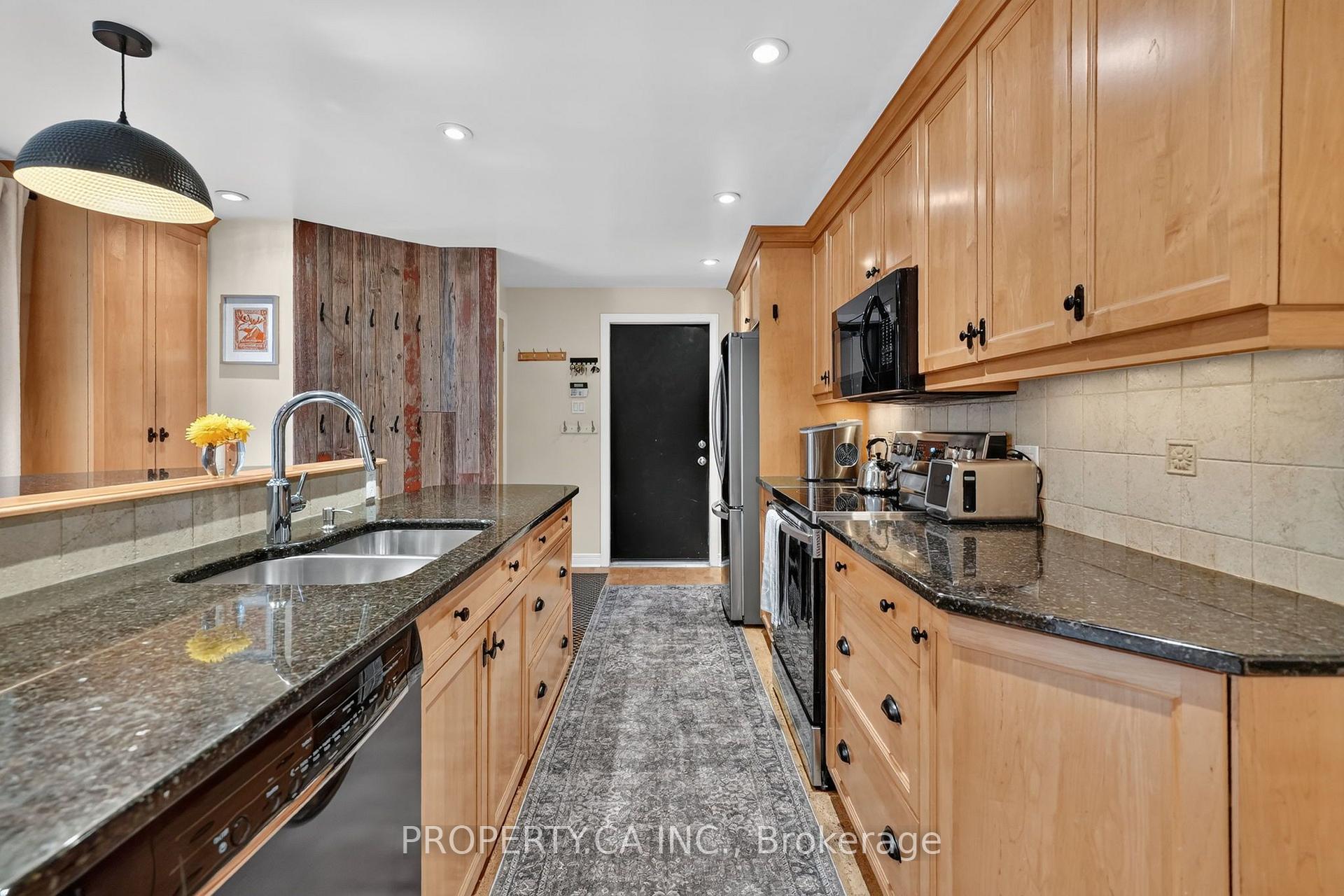 Photo 16 of 22 Northview Road, Ottawa, City View/Skyline/Fisher Heights/Parkwood Hills — HOMEH