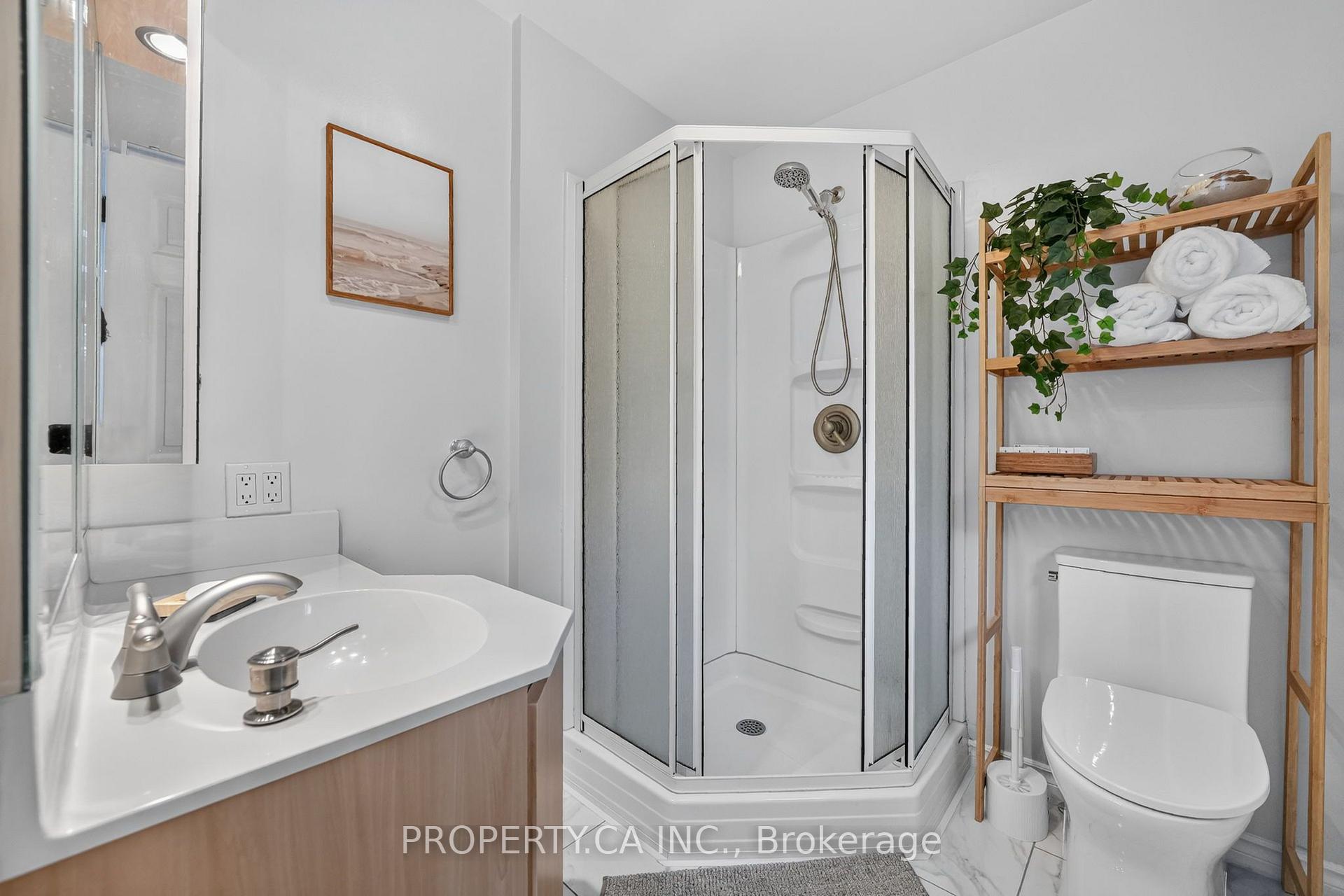 Photo 21 of 22 Northview Road, Ottawa, City View/Skyline/Fisher Heights/Parkwood Hills — HOMEH