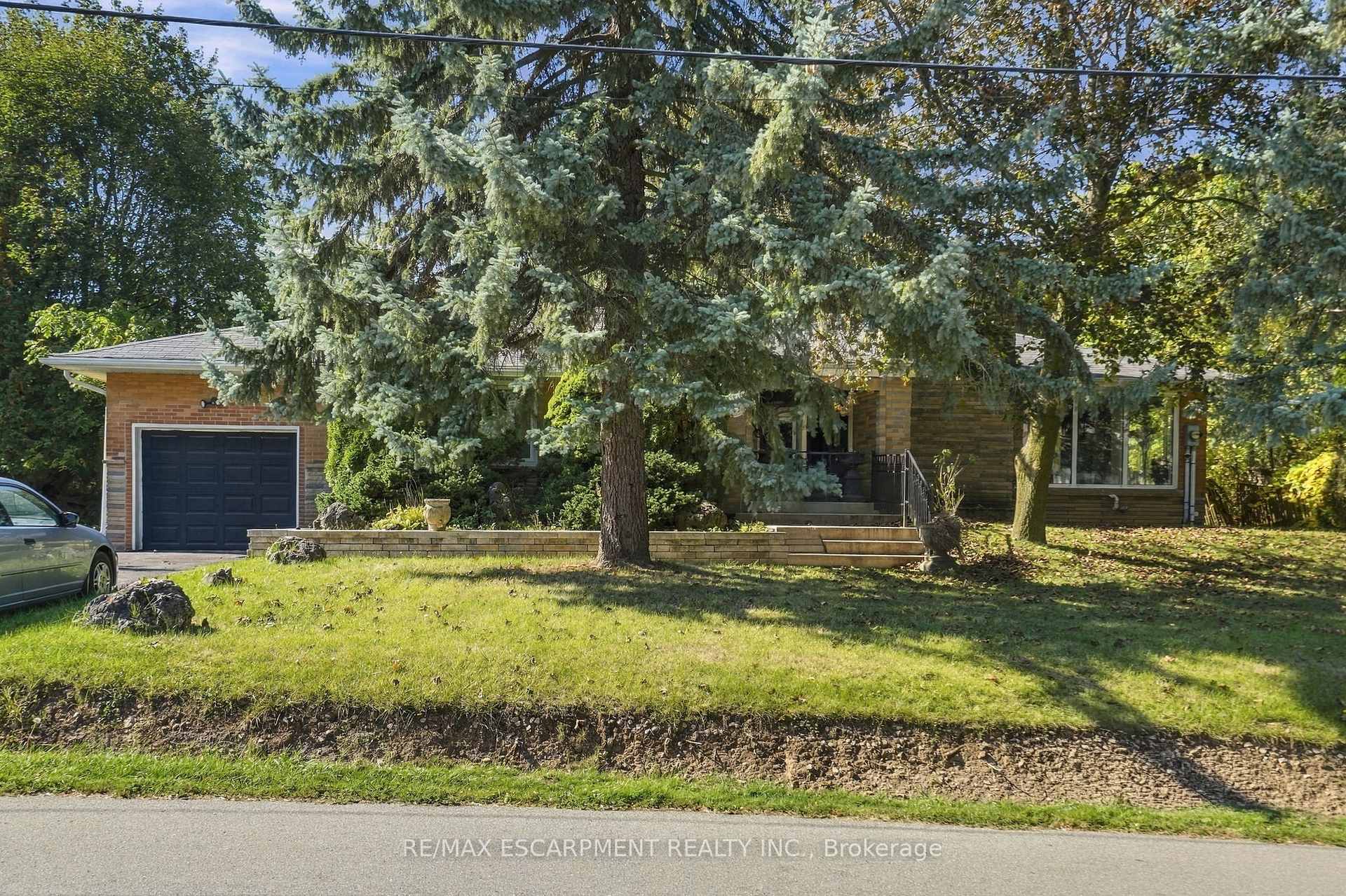 Photo 3 of 904 Montgomery Drive, Hamilton, Ancaster — HOMEH