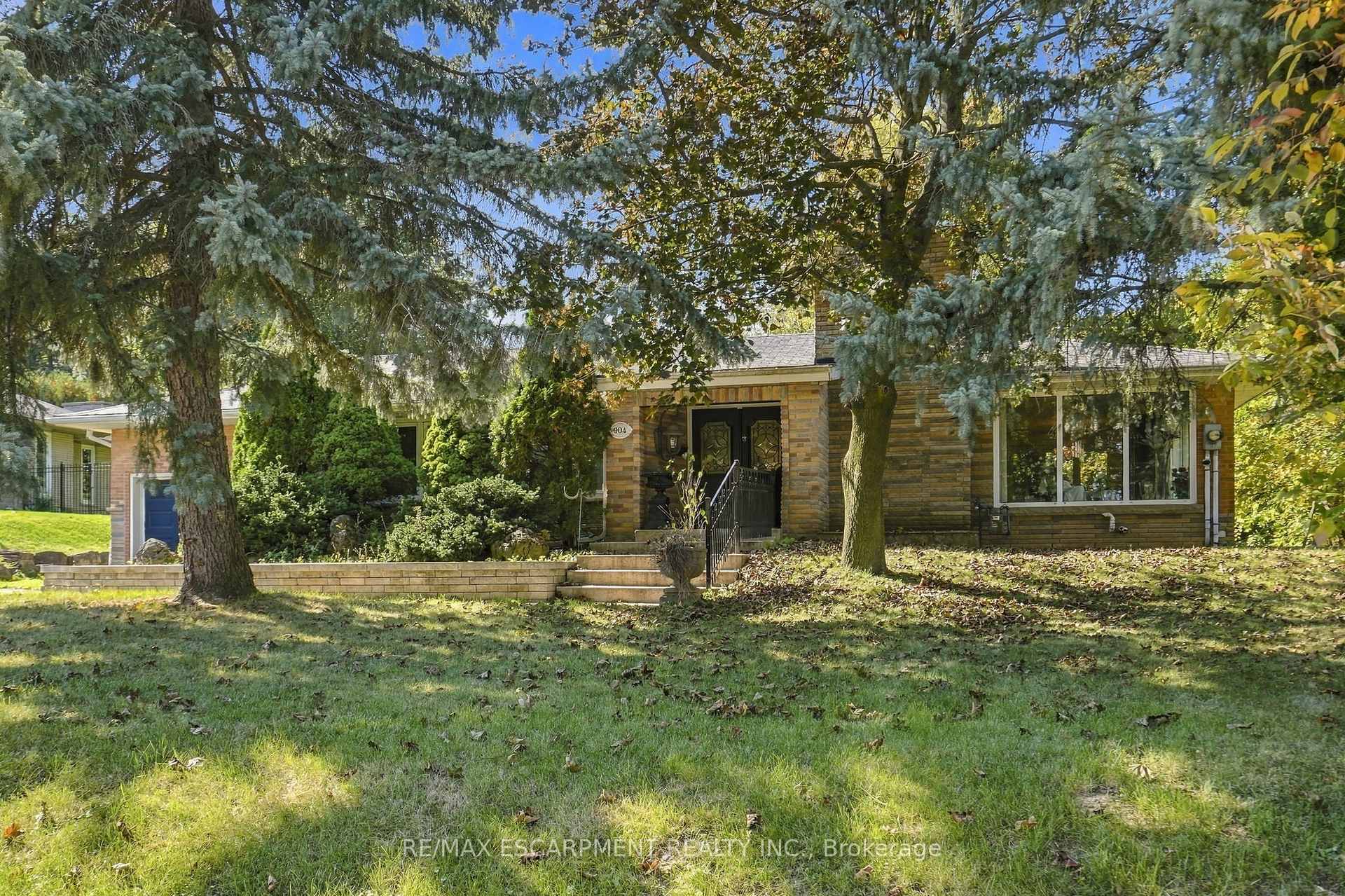 Photo 4 of 904 Montgomery Drive, Hamilton, Ancaster — HOMEH
