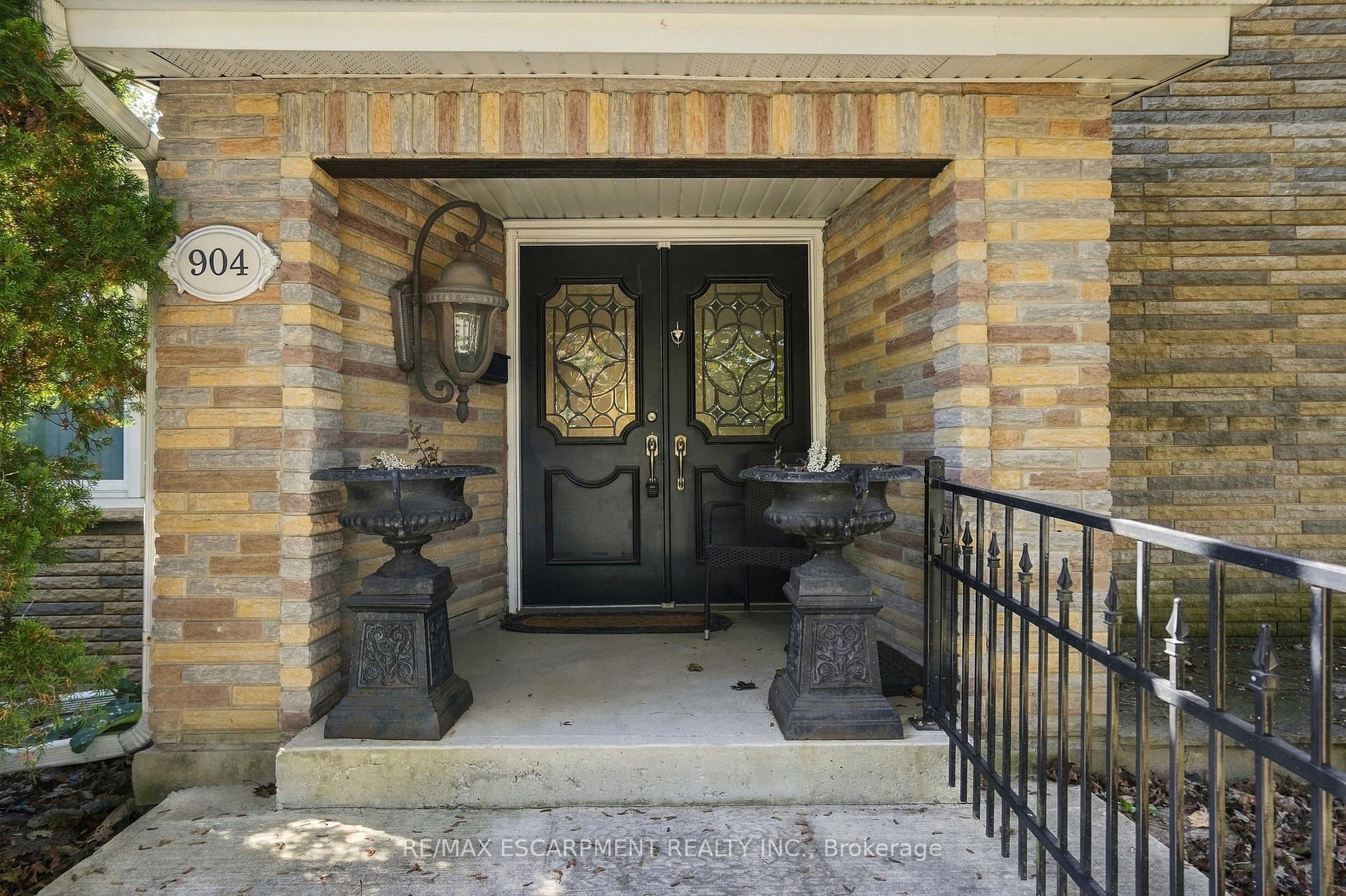 Photo 7 of 904 Montgomery Drive, Hamilton, Ancaster — HOMEH