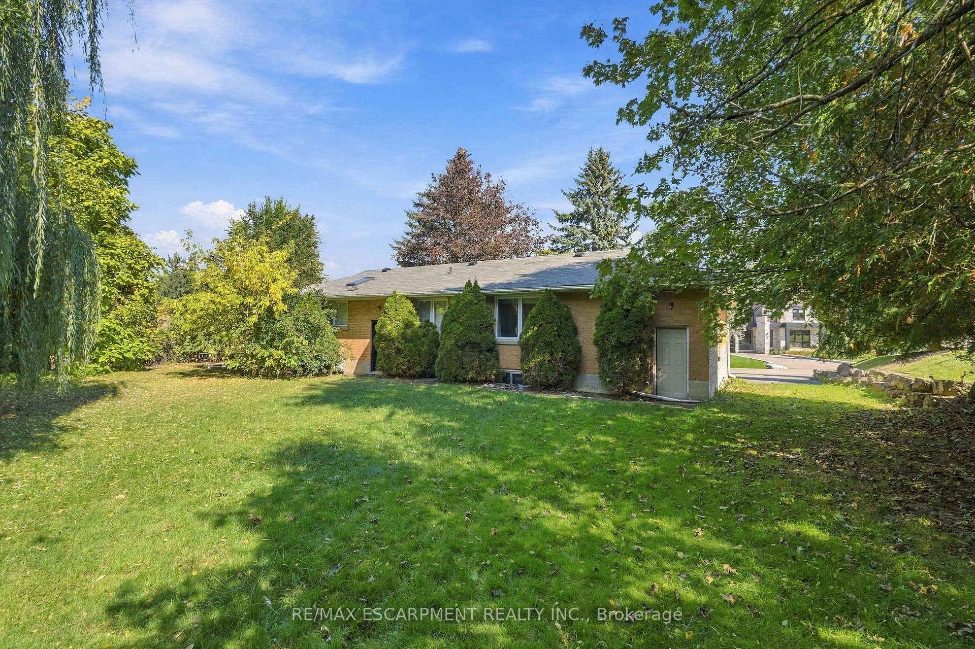 Photo 9 of 904 Montgomery Drive, Hamilton, Ancaster — HOMEH